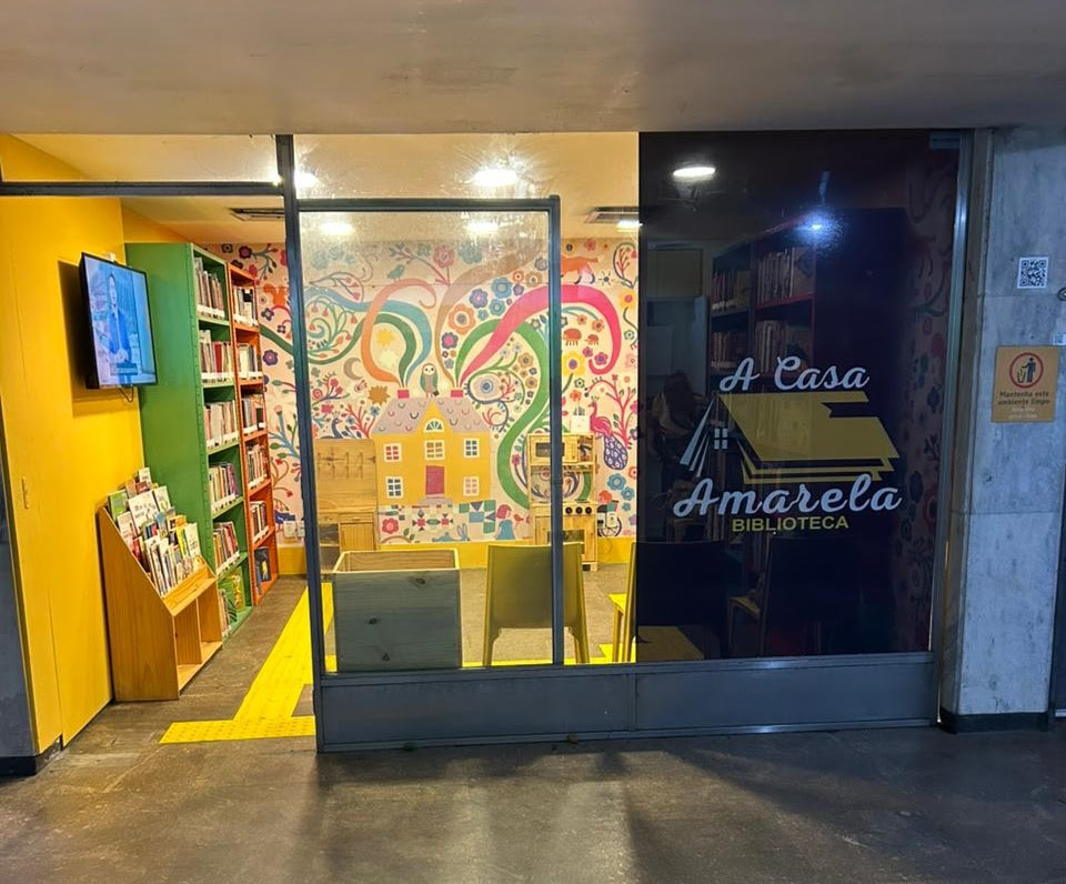 Biblioteca comunitária é inaugurada em estação do metrô no Centro