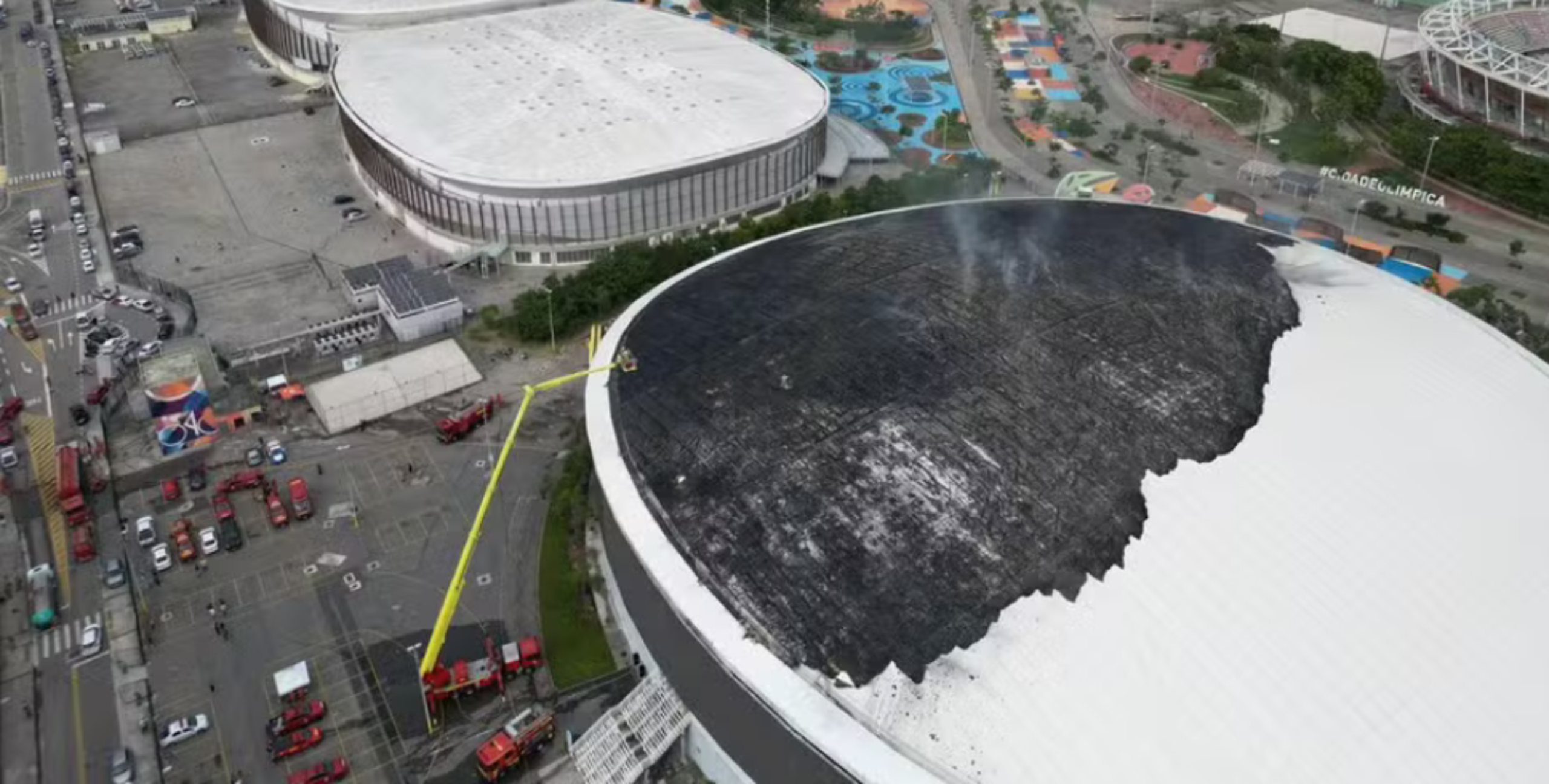 Prefeitura inicia obra emergencial no velódromo após incêndio que atingiu telhado