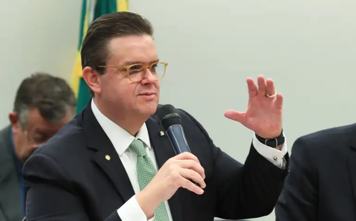 Wolney desiste de candidatura e seguirá no governo Lula