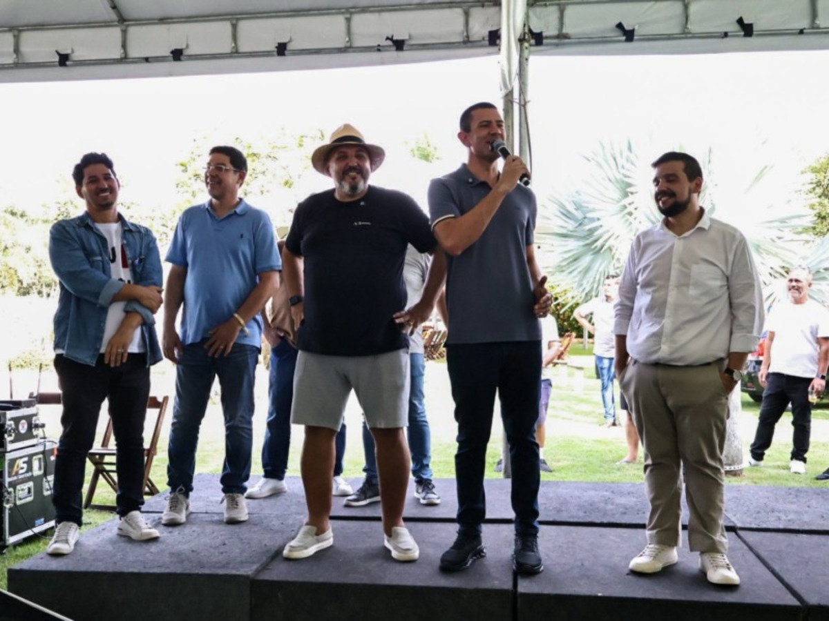 Douglas Ruas avança no interior e amplia alianças mirando governo do RJ