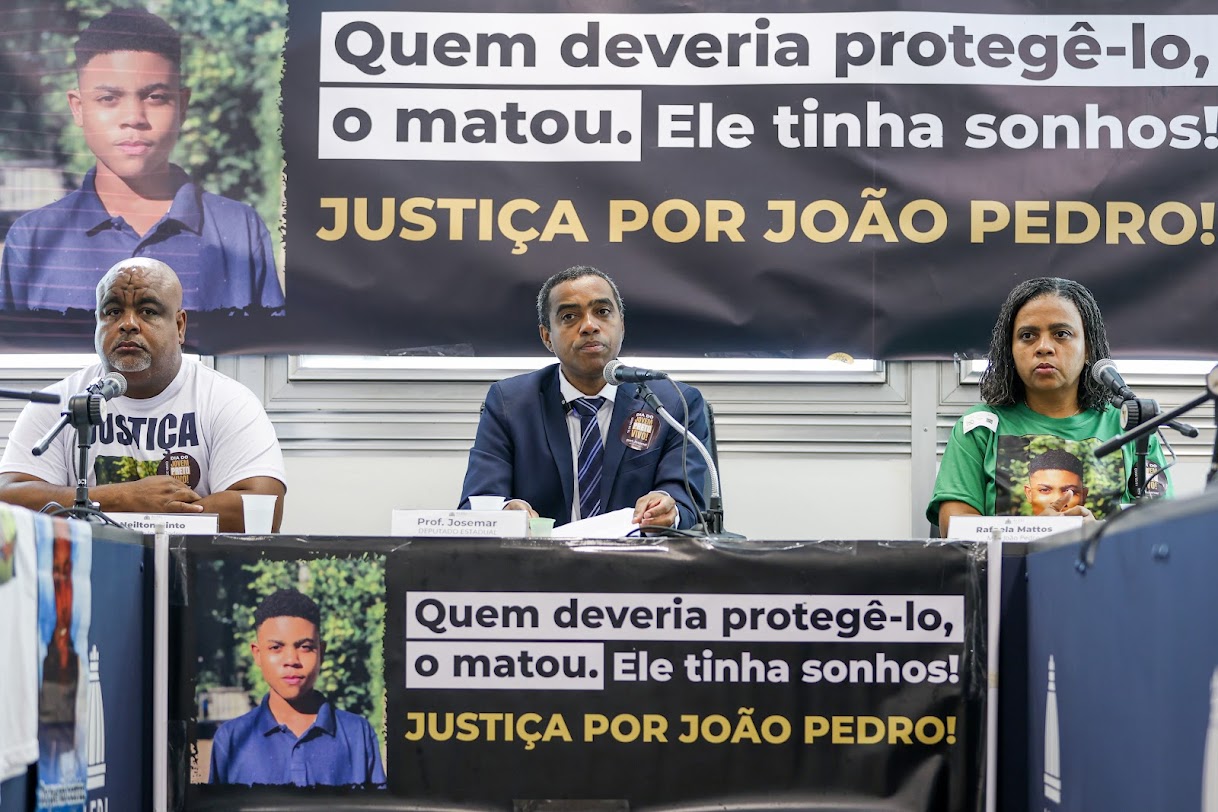 Pais de João Pedro e outras vítimas cobram justiça durante encontro na Alerj