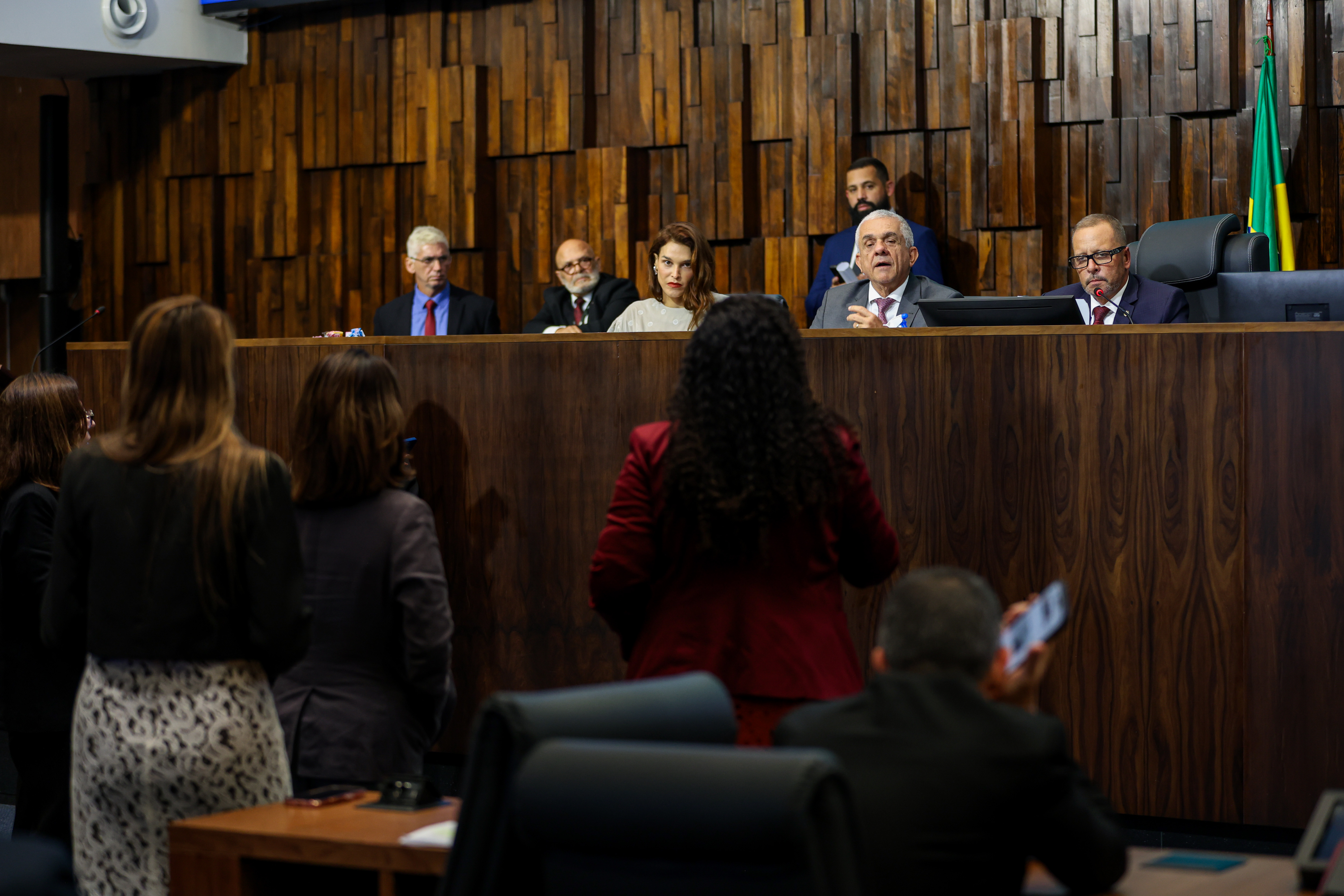 Alerj aprova mudança no regimento que acelera indicações para o TCE; PSOL ameaça recorrer à Justiça