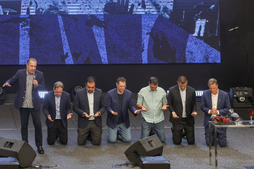 No Rio, Flávio vai a culto de Malafaia, que manda um abraço para Bolsonaro e confirma  trégua após críticas