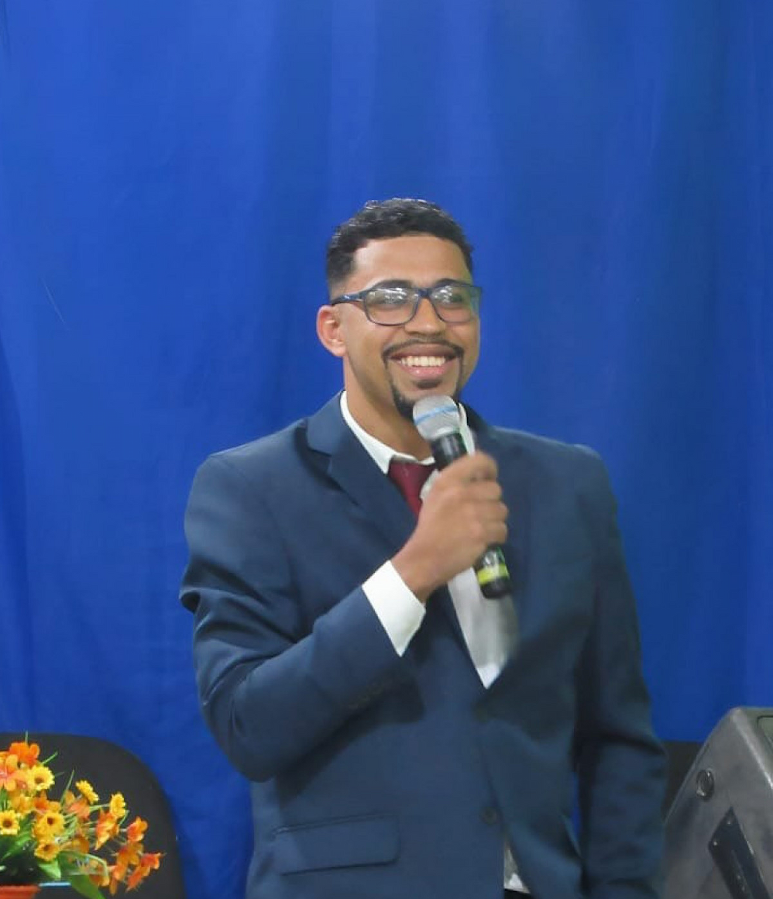 Família lamenta morte de músico atingido por bala perdida ao voltar da igreja em Queimados