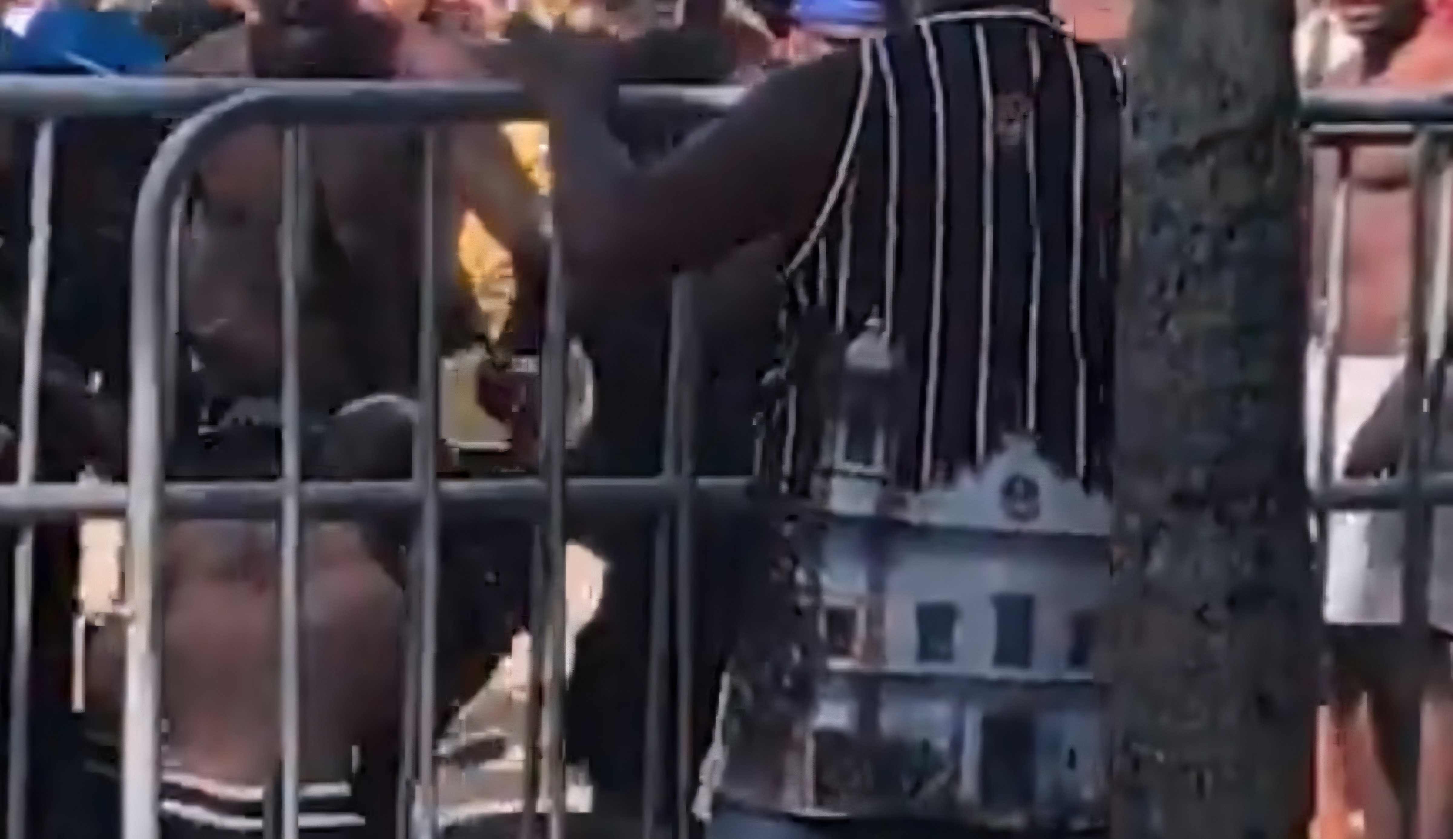Vídeo: Homem é agredido após suspeita de assédio e tentativa de roubo em Copacabana antes do show da Shakira