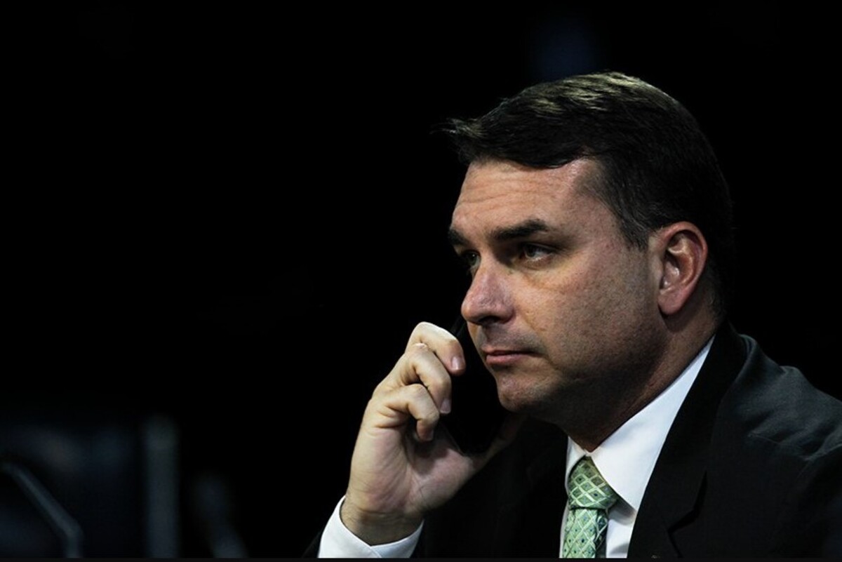 Flávio Bolsonaro cai no Rio, reduto histórico da família, e vê cenário se complicar