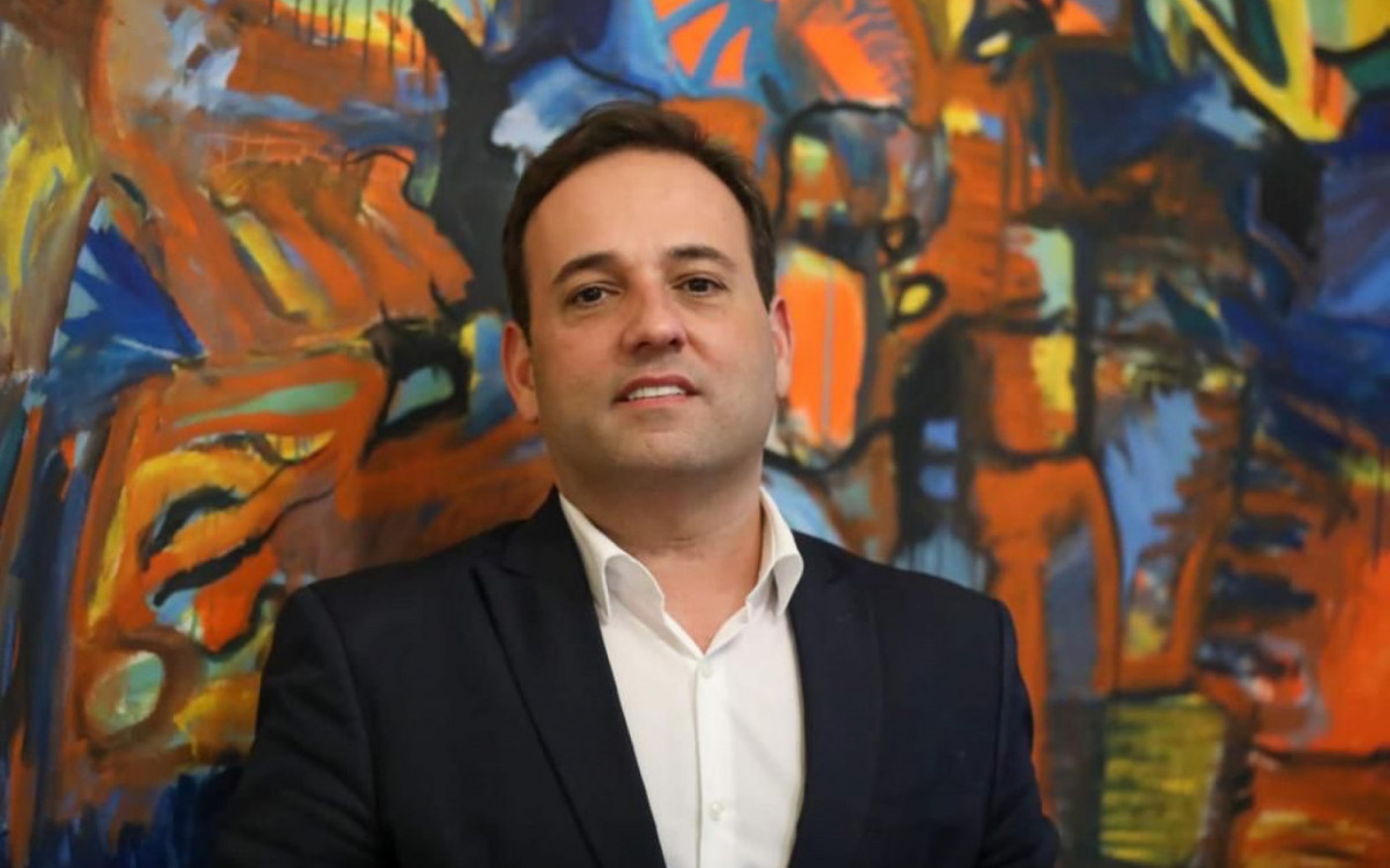 André Português anuncia delegada Thaianne Moraes como vice no Rio