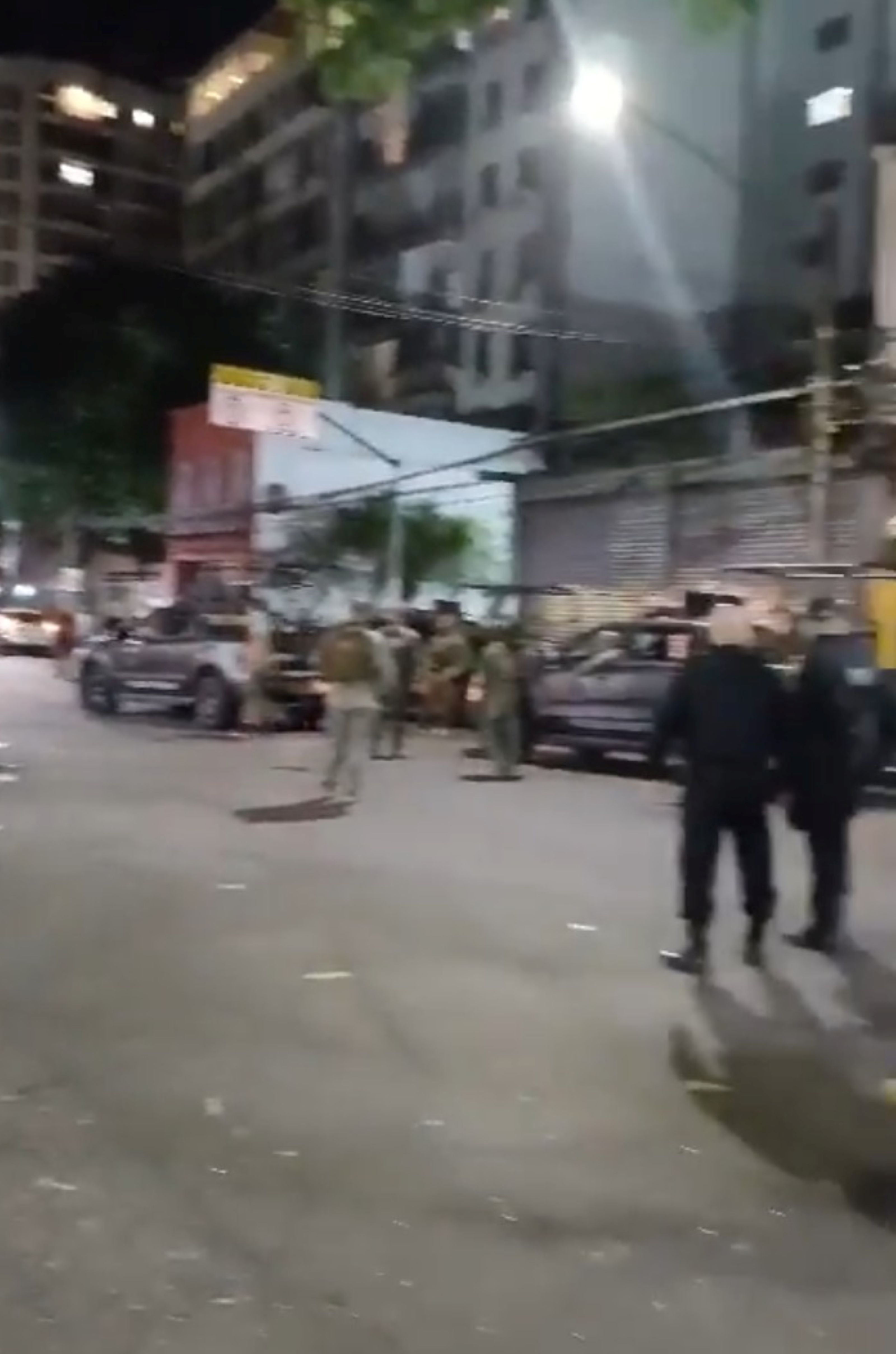 Vídeo: Rua São Clemente interditada após homem armado mobilizar Bope em Botafogo