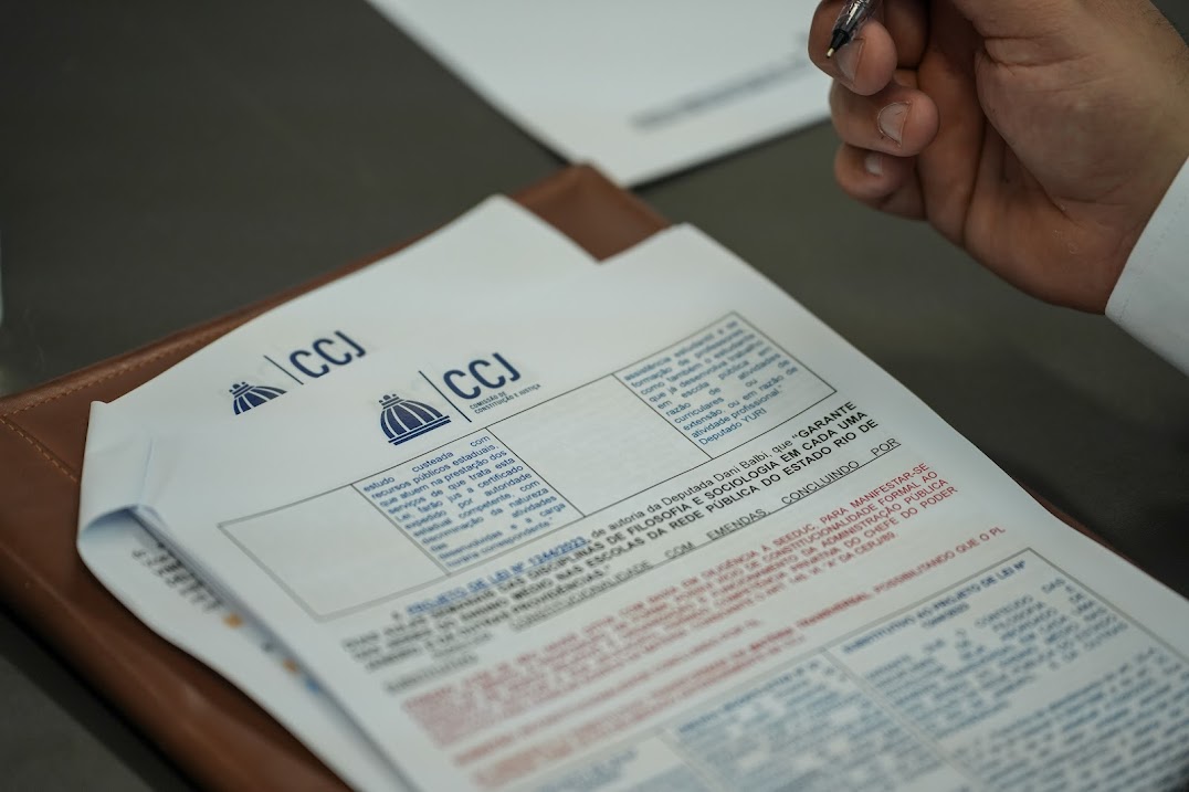 Projeto contra recusa de dinheiro em espécie é aprovado pela CCJ da Alerj