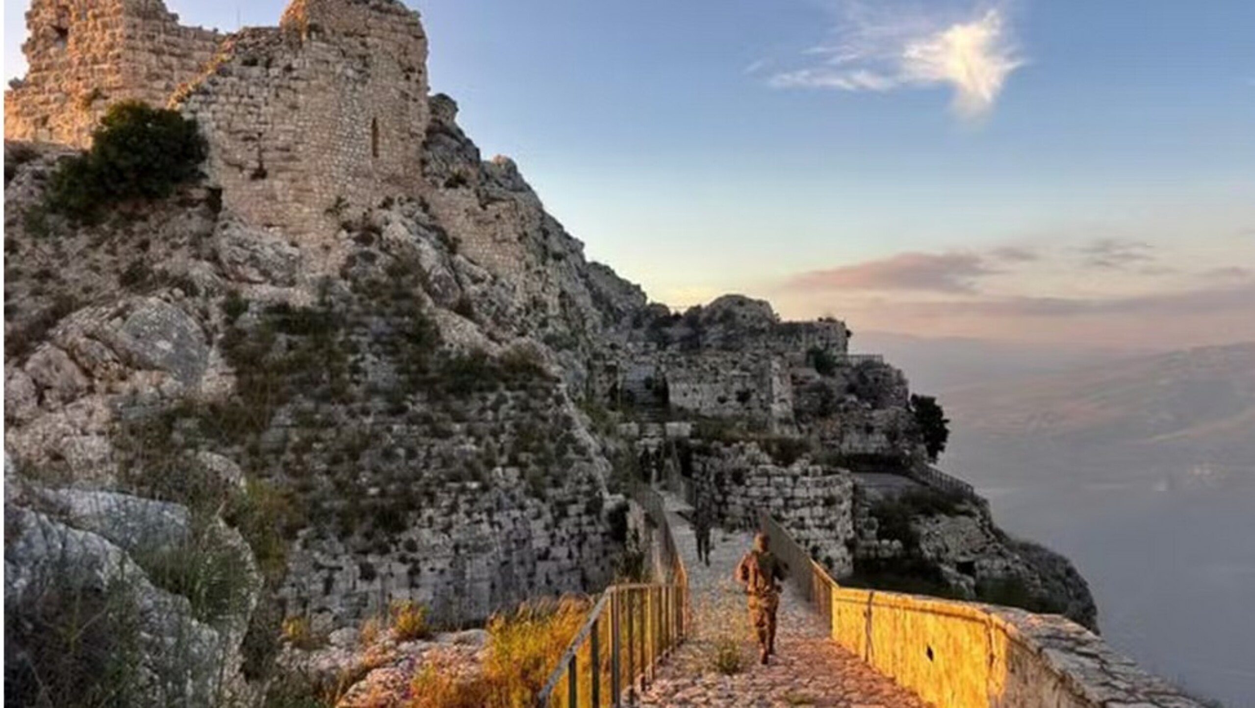 Israel captura castelo estratégico no Líbano da época das Cruzadas; é a incursão militar mais profunda em 26 anos
