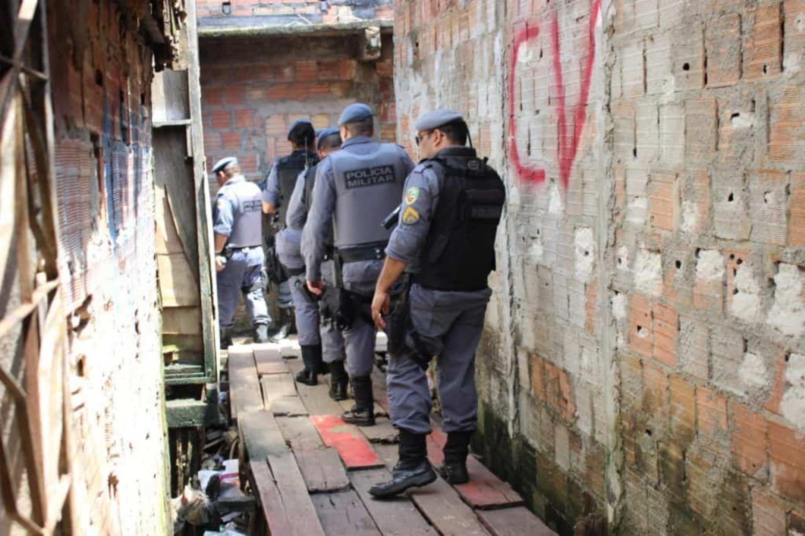 Deputados dos EUA criticam possível classificação do PCC e CV como terroristas por Trump