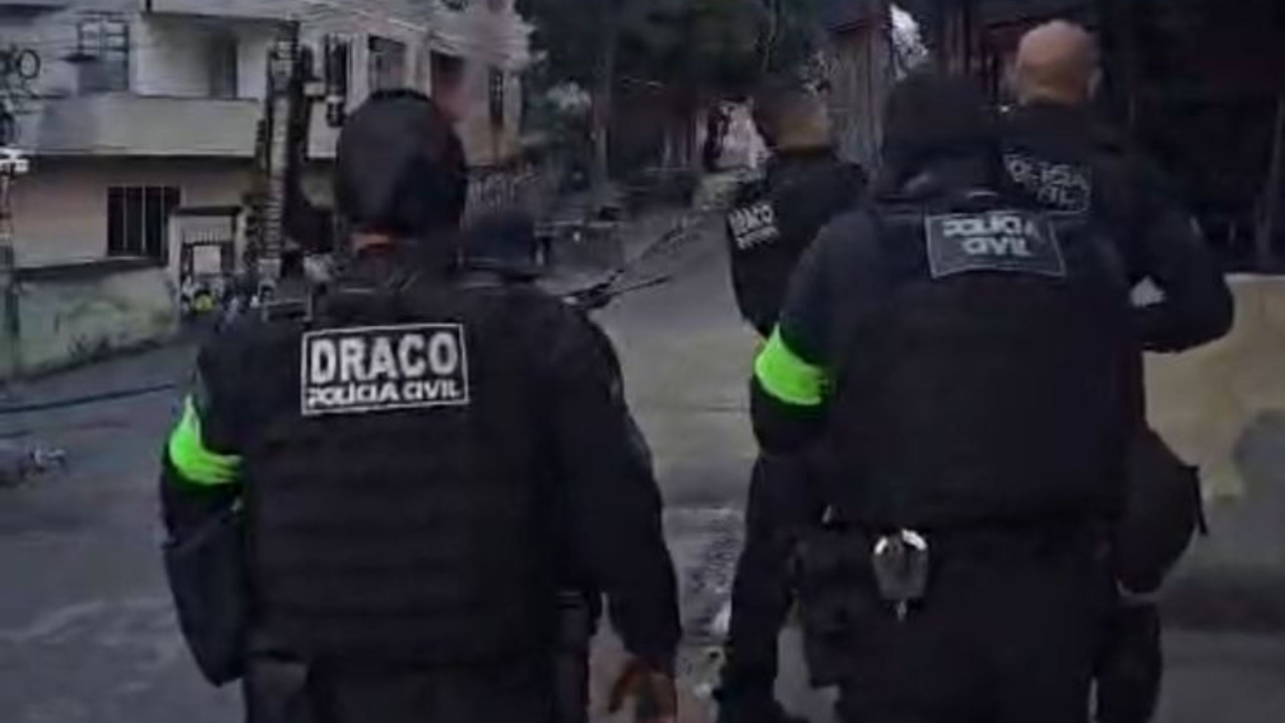 Polícia Civil realiza operação contra núcleo operacional do CV no Complexo do Lins; vídeo