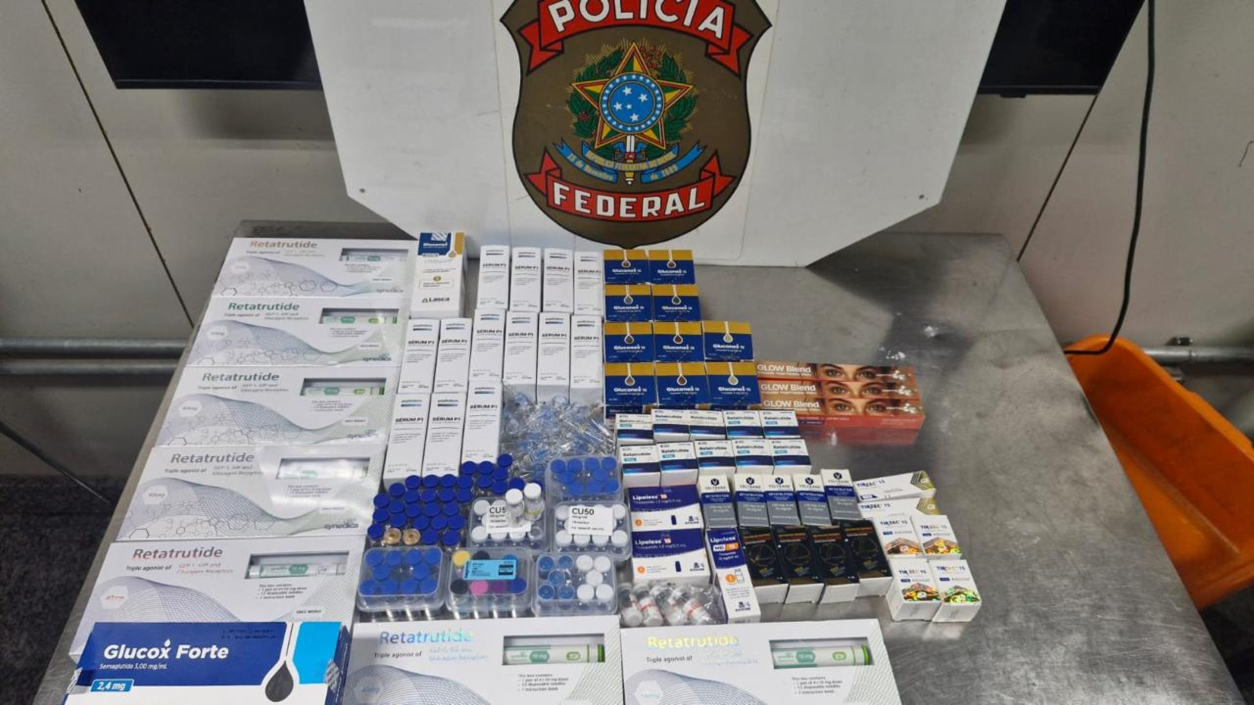 Homem é preso pela PF transportando canetas emagrecedoras no Aeroporto do Galeão