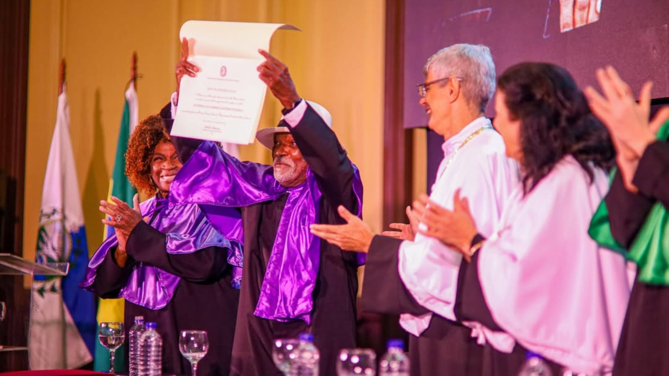 Antonio Pitanga recebe título Doutor Honoris Causa da UFRJ aos 86 anos