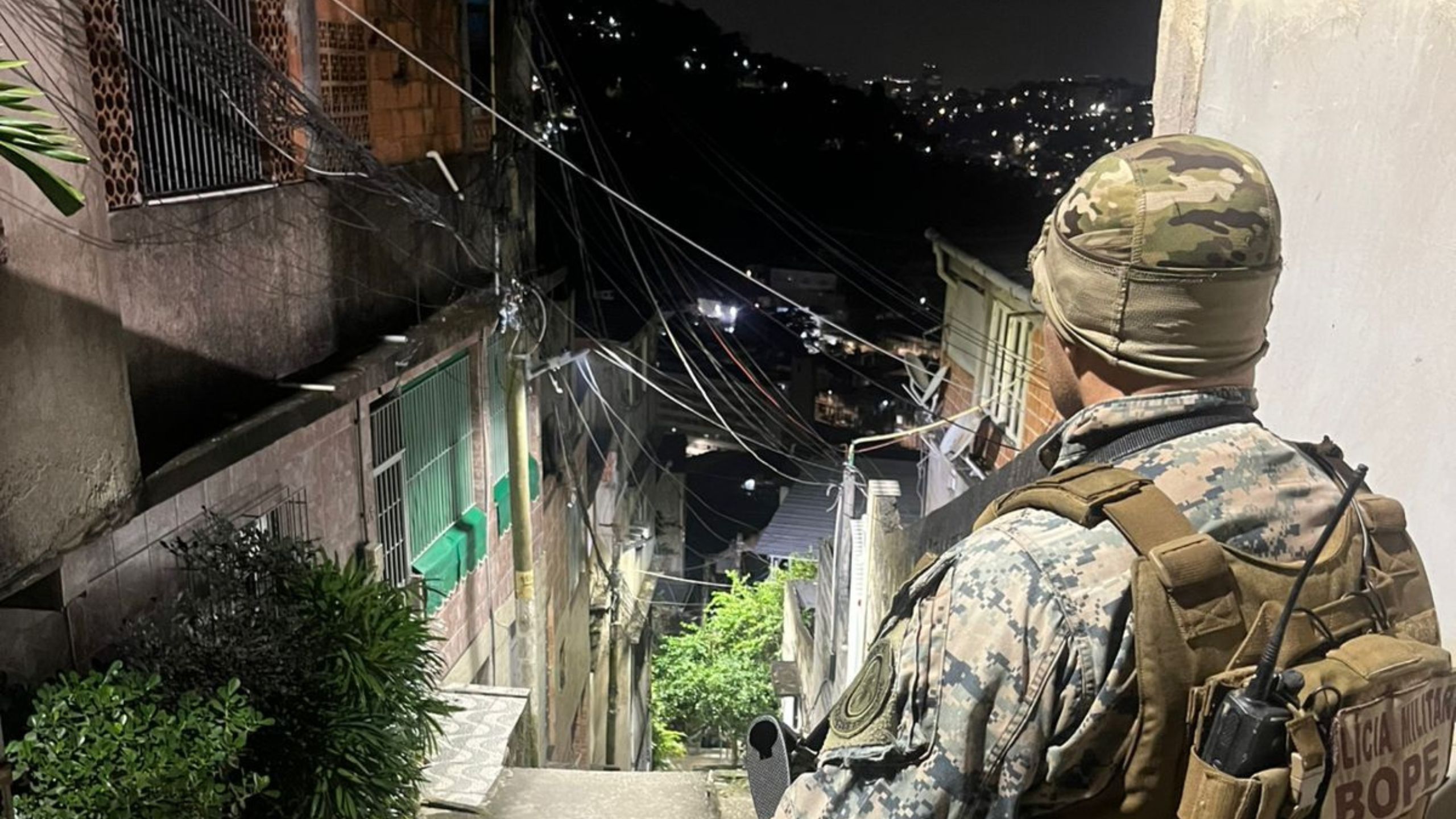 Bope faz operação contra o tráfico no Morro dos Prazeres; vídeo