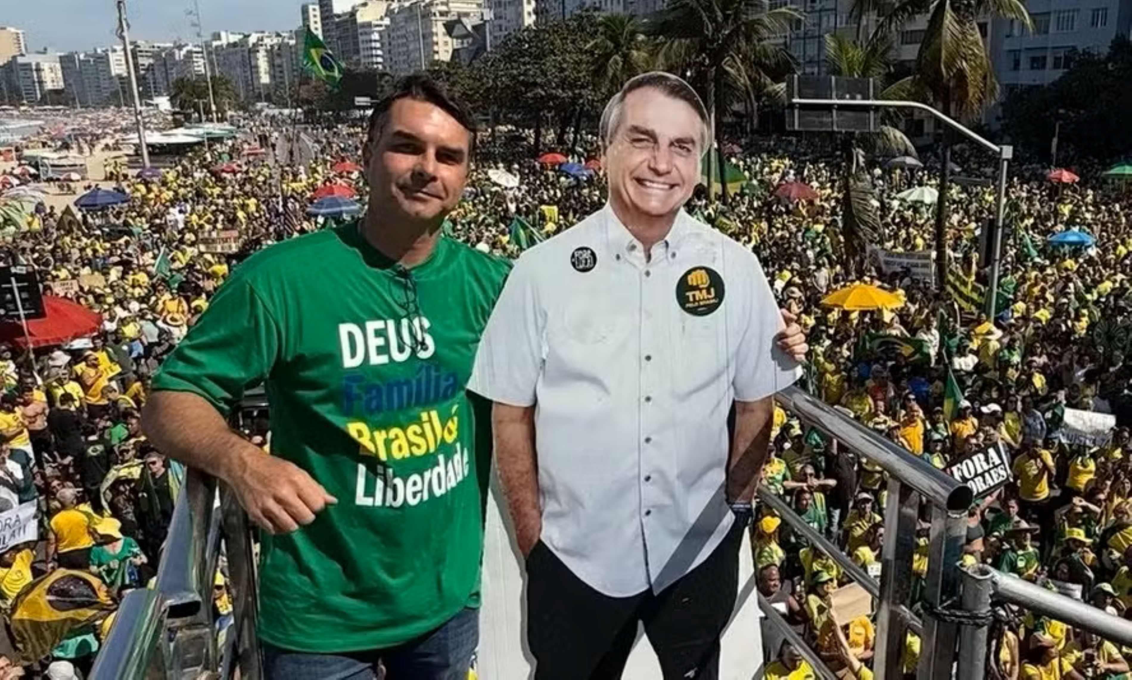 Flávio Bolsonaro diz que quer o pai em eventual governo e fala em vice mulher