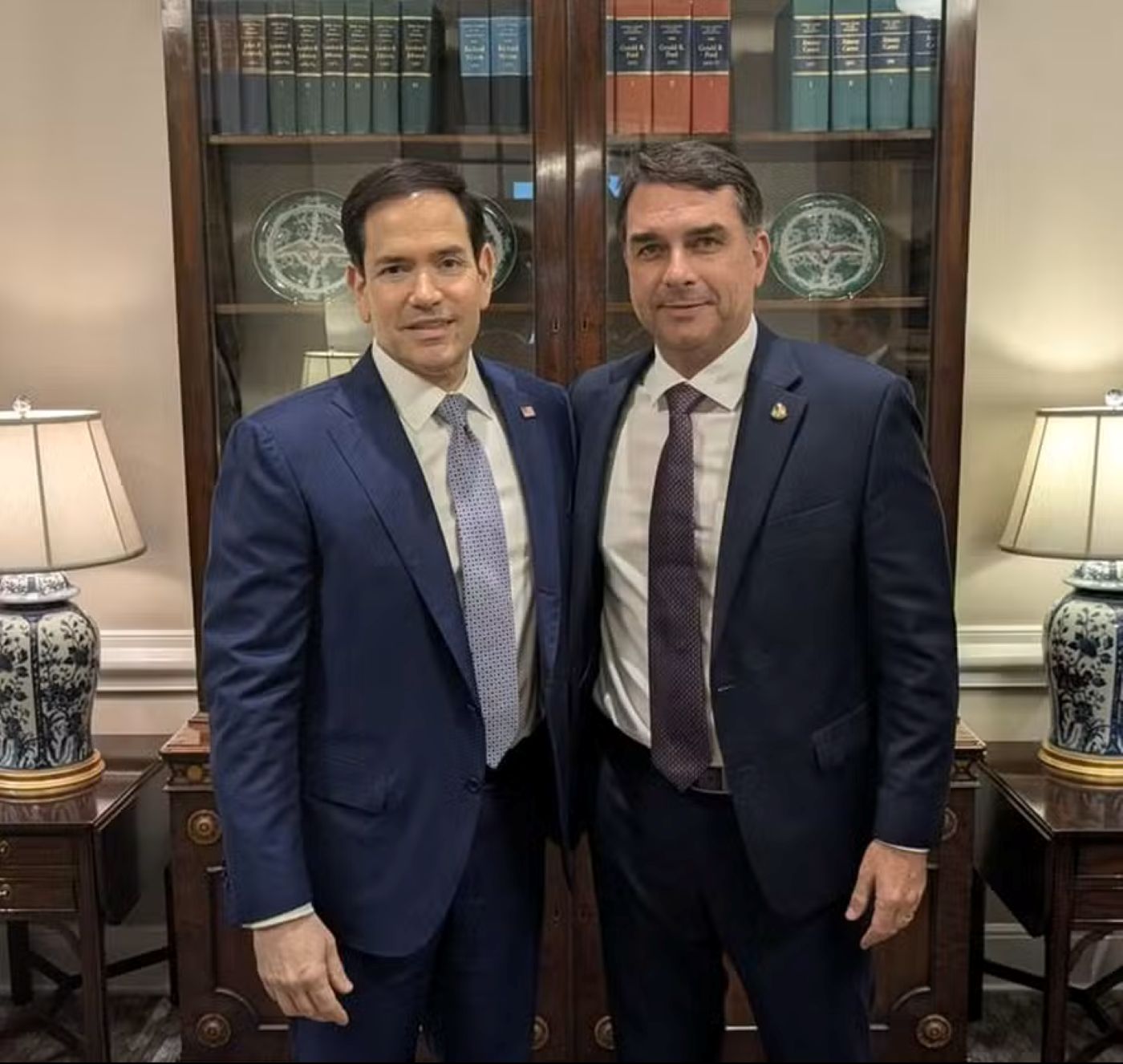 Flávio Bolsonaro se reúne com Marco Rubio e reforça pedido contra PCC e Comando Vermelho nos EUA