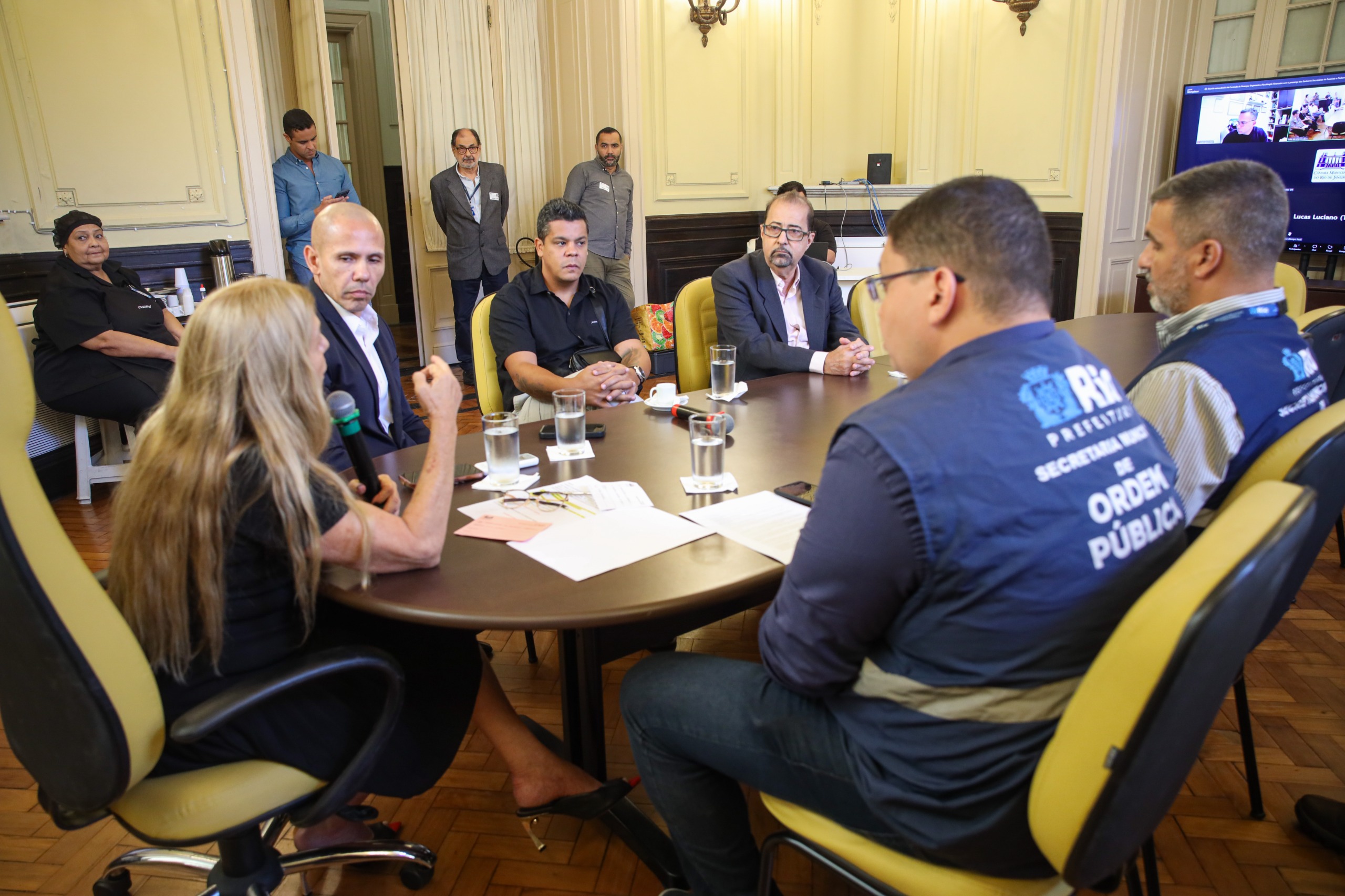 Um dia após audiência na Câmara, vereadores e Seop fazem reunião para discutir ordenamento dos ambulantes no Rio
