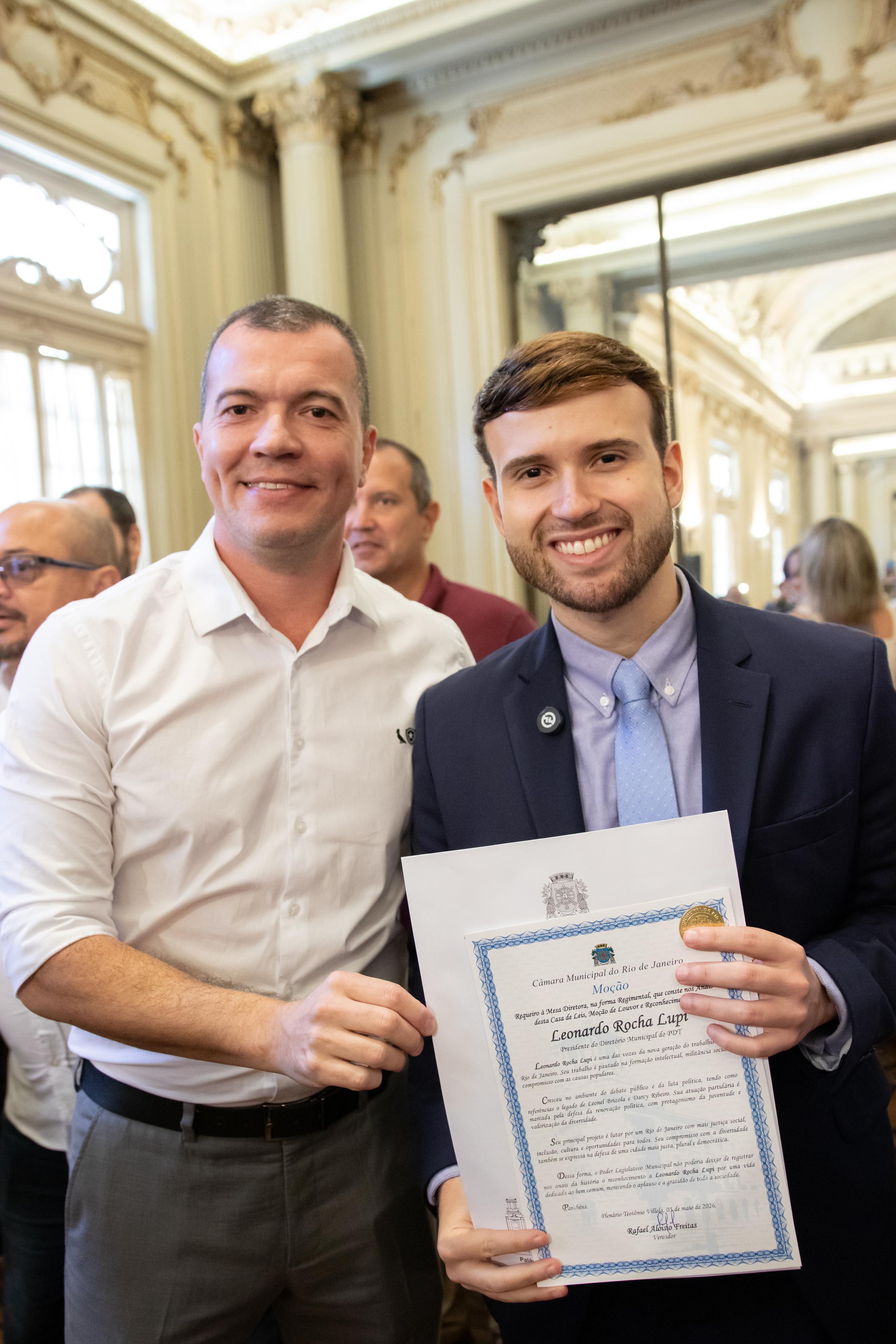 Presidente municipal do PDT, Leo Lupi é homenageado em solenidade na Câmara do Rio
