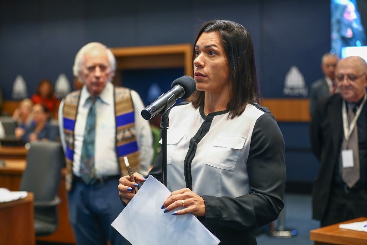Índia Armelau ameaça acionar Justiça após ter imagem associada a suposta pressão contra Ricardo Couto
