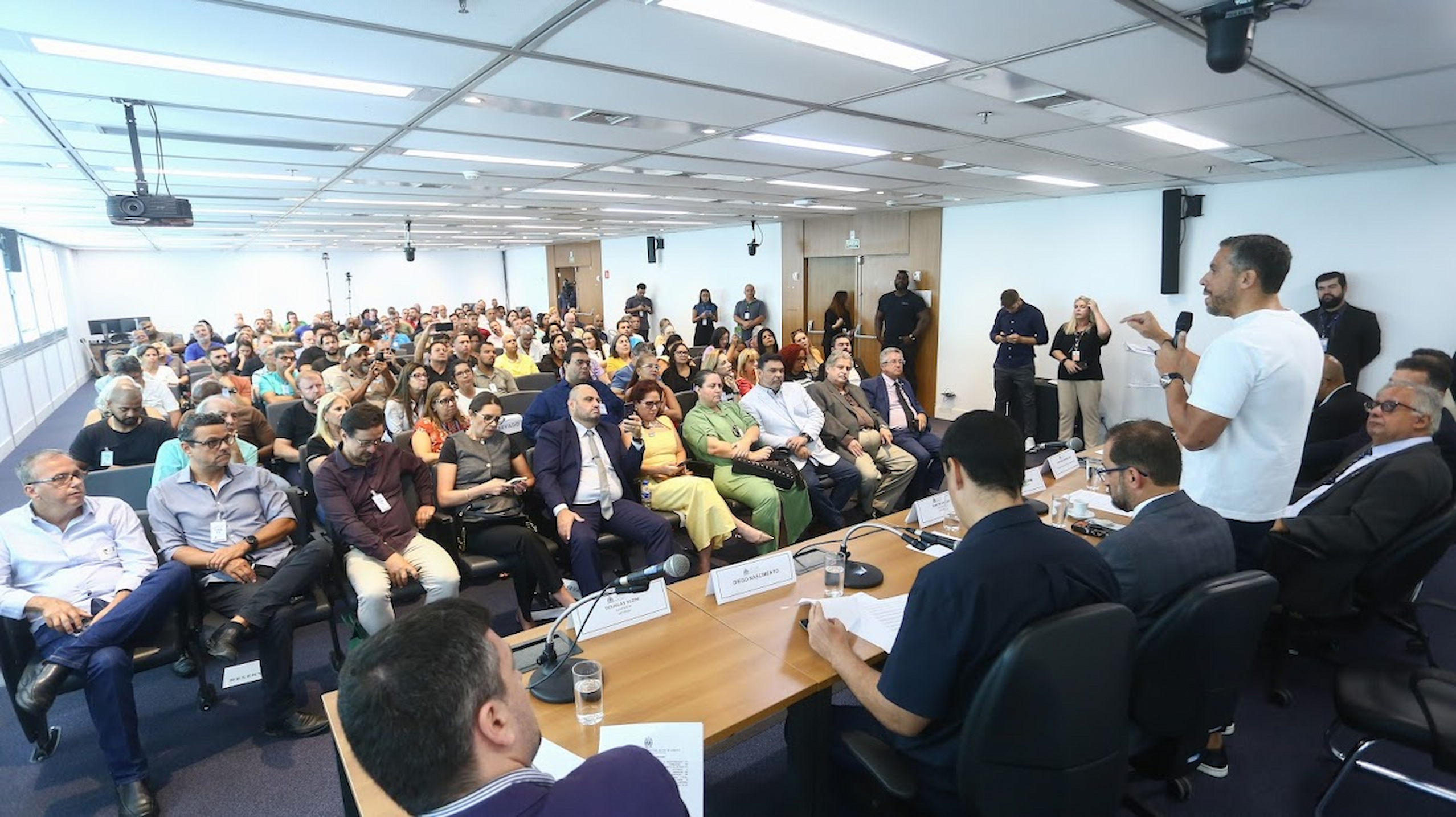 Falta de fiscalização acende alerta sobre nova regra para CNH durante debate na Alerj