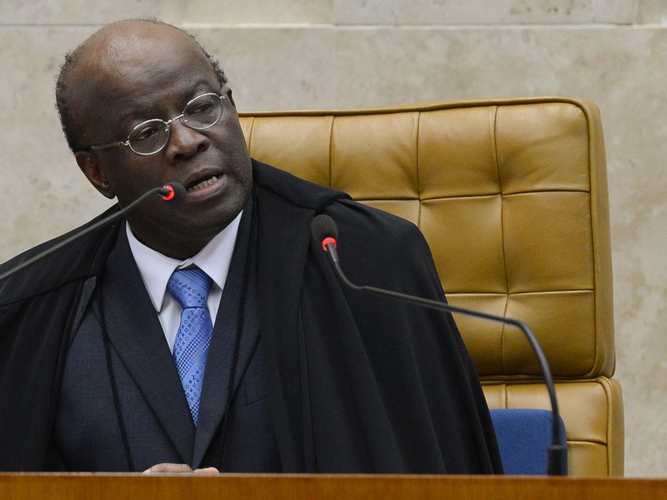 Filiação de Joaquim Barbosa ao DC desagrada dirigente de SP e ameaça racha no partido