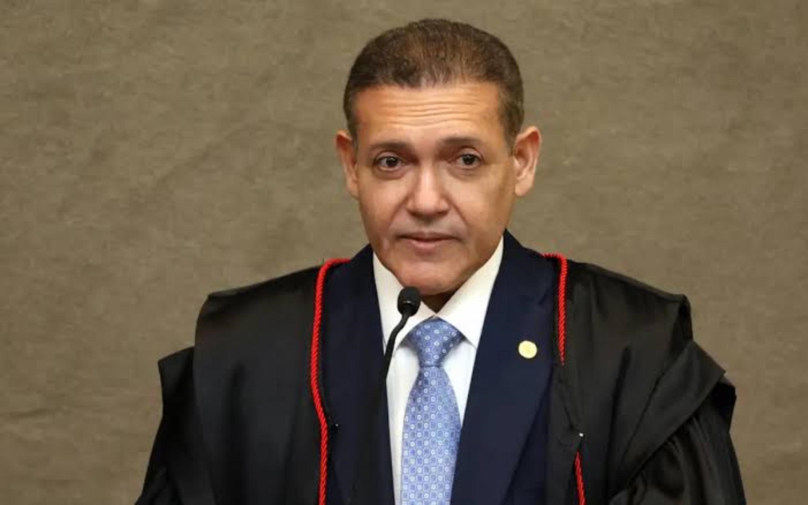 Kassio Nunes Marques dá 20 dias para PGR analisar revisão criminal de Bolsonaro