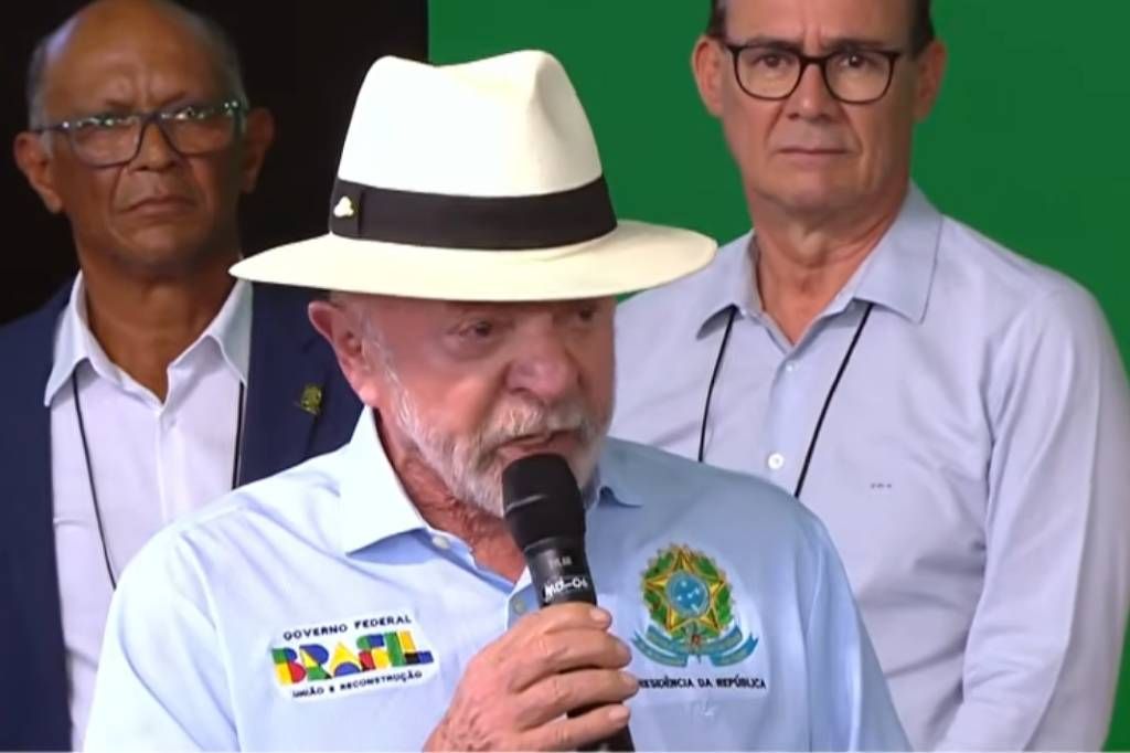 Lula muda discurso, chama facções de terroristas e rebate ofensiva de Flávio Bolsonaro