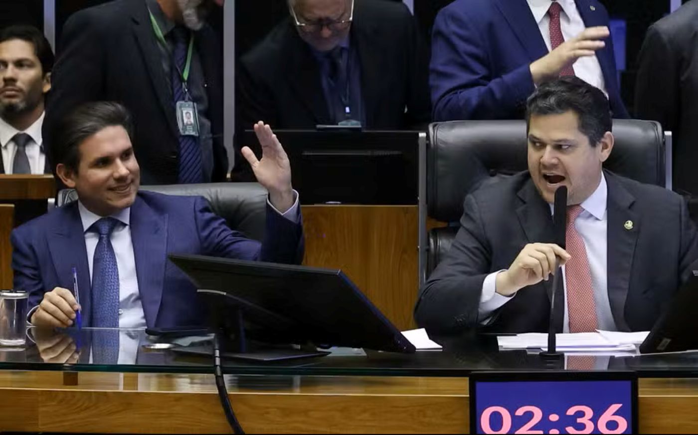 Câmara vota a PEC do fim da escala 6 X 1. Assista ao vivo