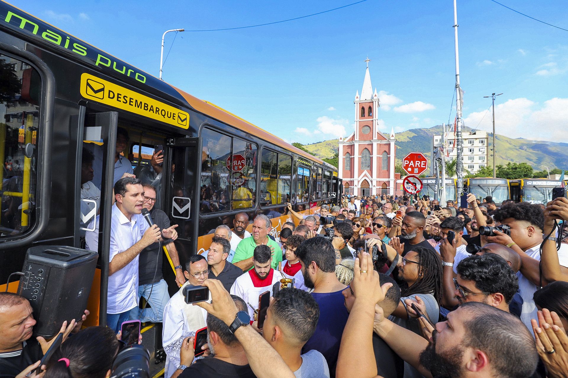 Eduardo Cavaliere coloca mais 100 ônibus novos nas ruas da Zona Oeste do Rio
