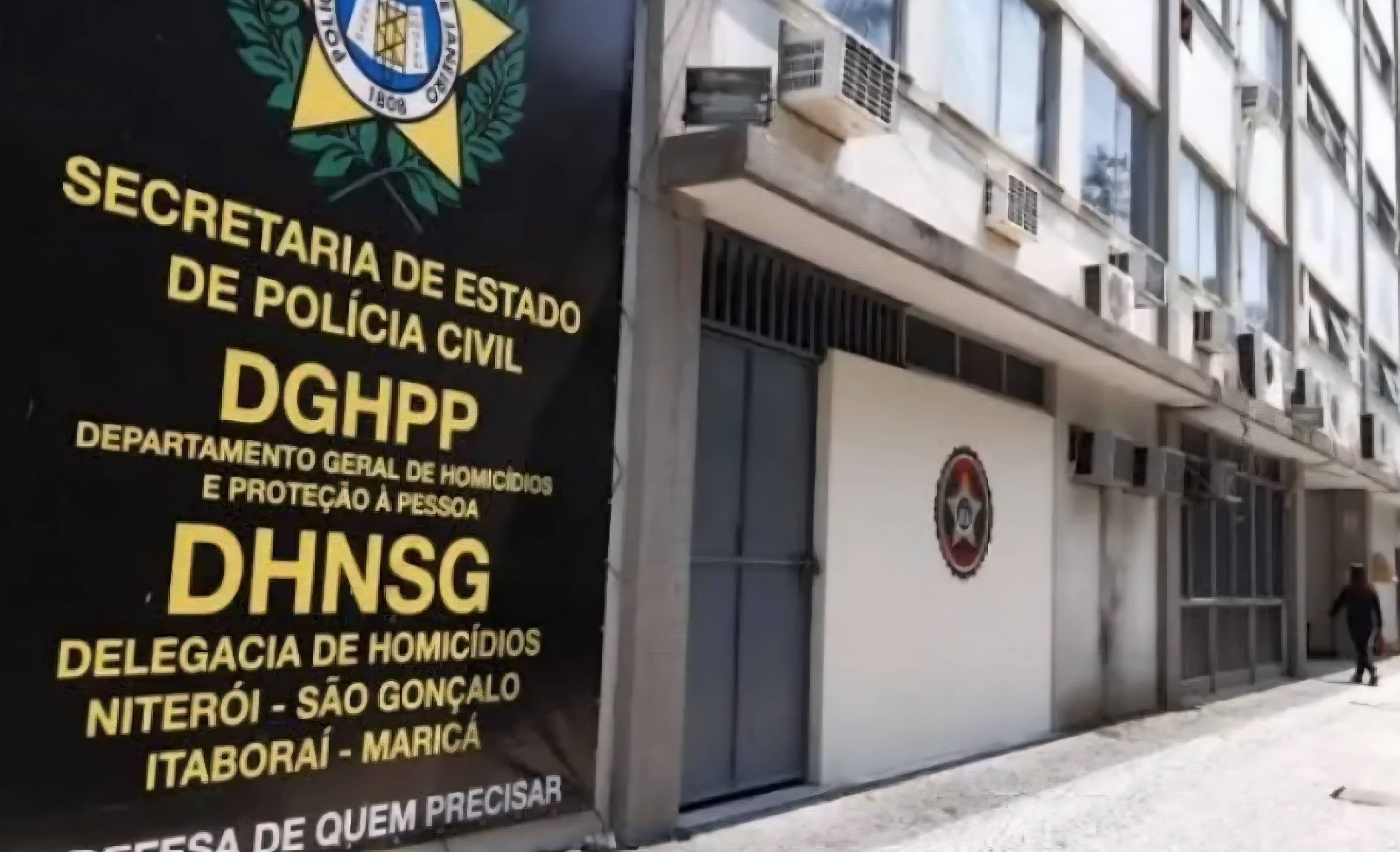Homem morre após esfaquear mulher dentro de casa em São Gonçalo
