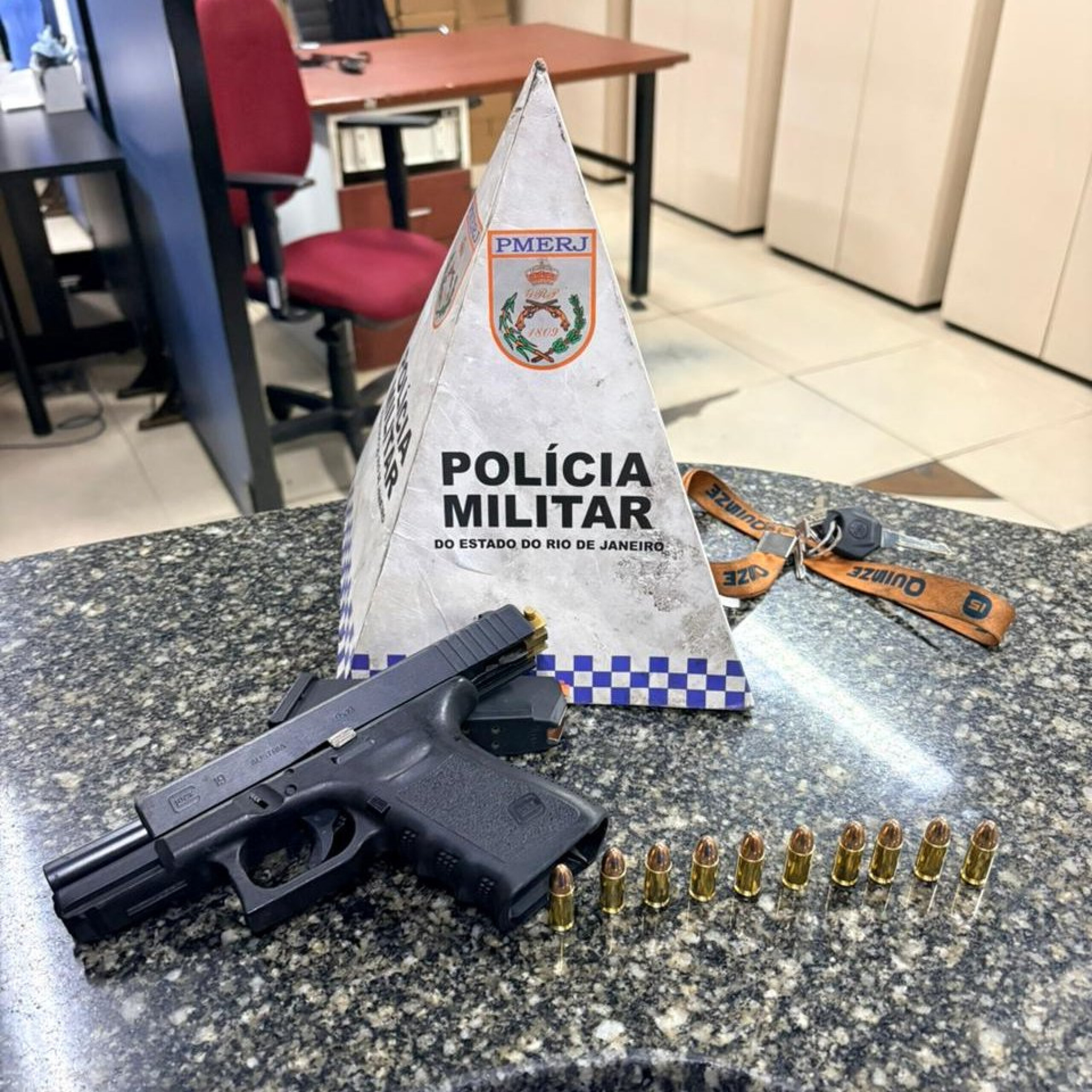 PMs de folga reagem a assalto e matam suspeito na Pavuna
