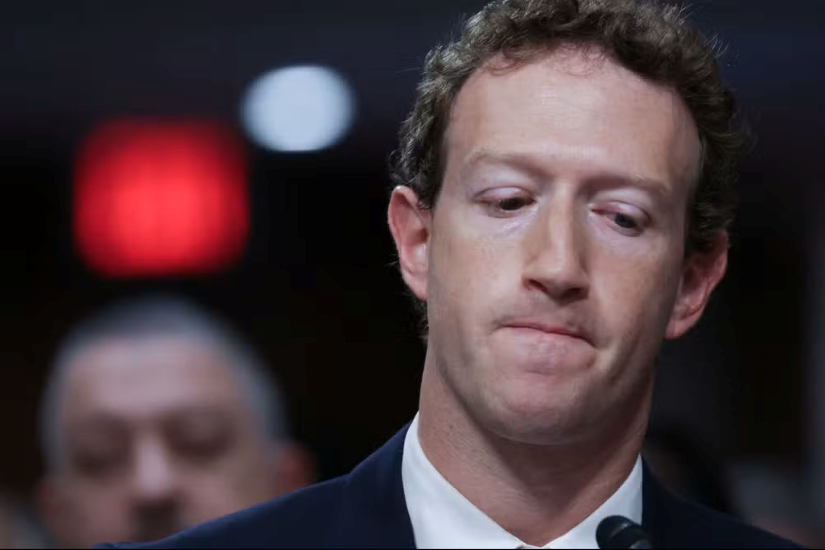 Zuckerberg e Meta enfrentam processo por uso de livros pirateados em IA