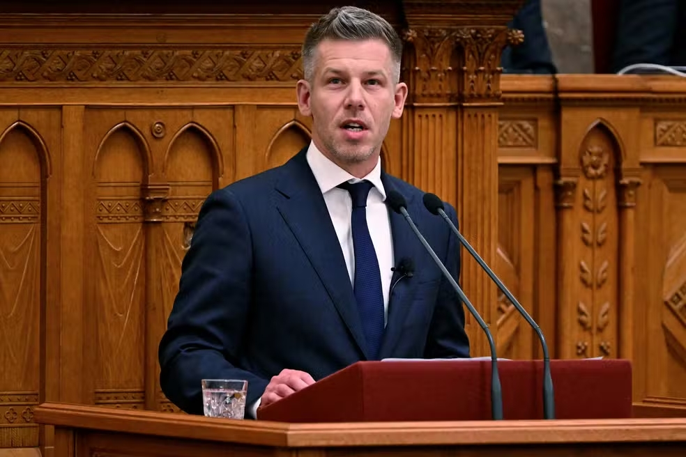 Peter Magyar toma posse e encerra era Orbán na Hungria