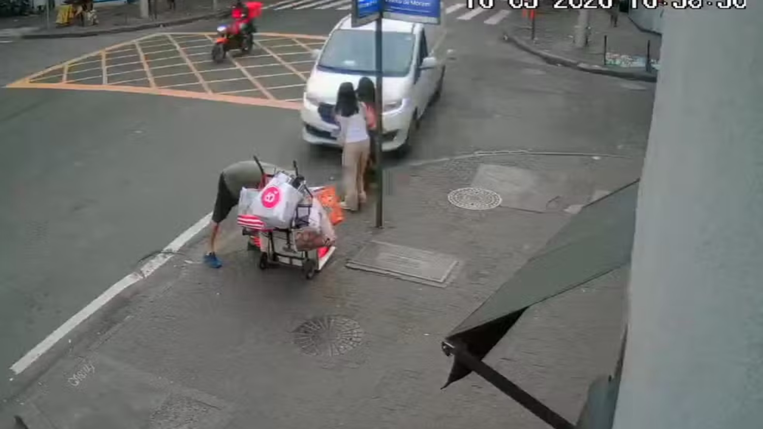 Investigação descarta frenagem de van e apura falha mecânica em atropelamento de jovem em Ipanema