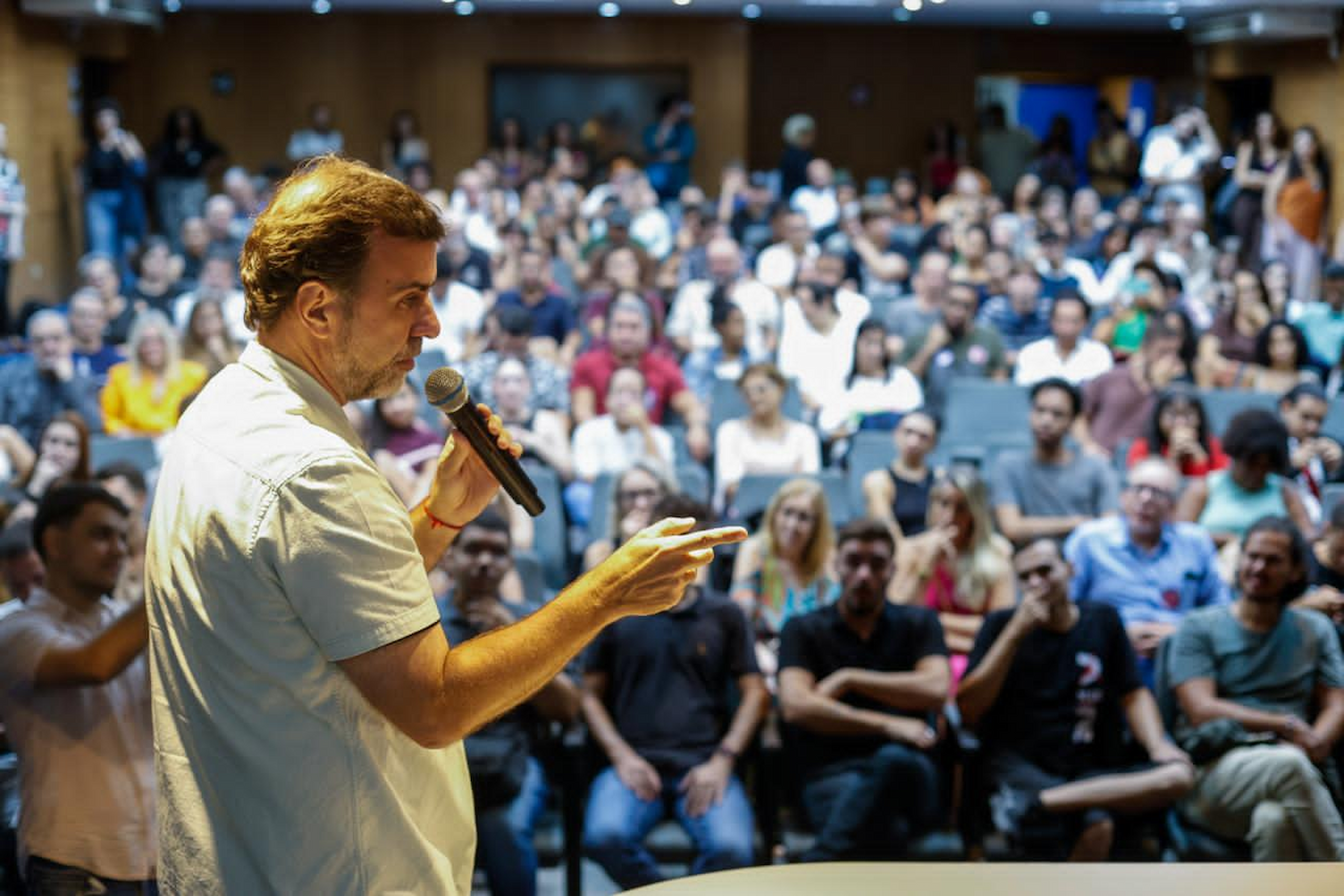 Marcelo Freixo lança livro na UFF e revisita trajetória marcada por política e direitos humanos