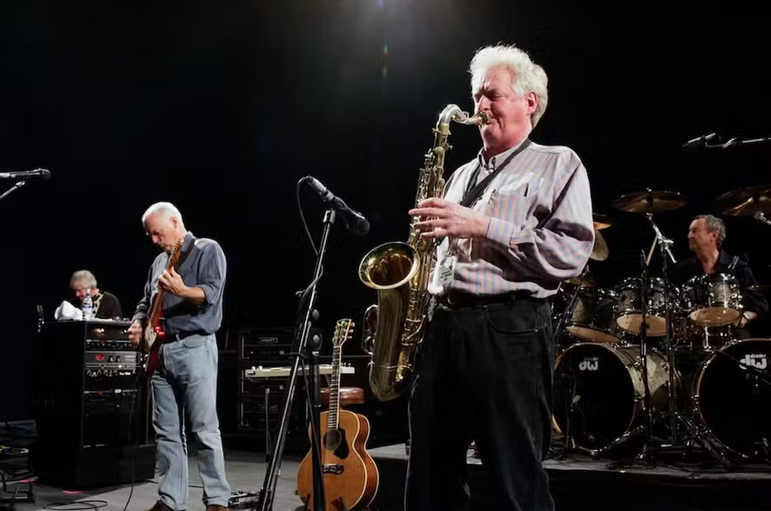 Morre Dick Parry, saxofonista por trás dos solos mais famosos do Pink Floyd