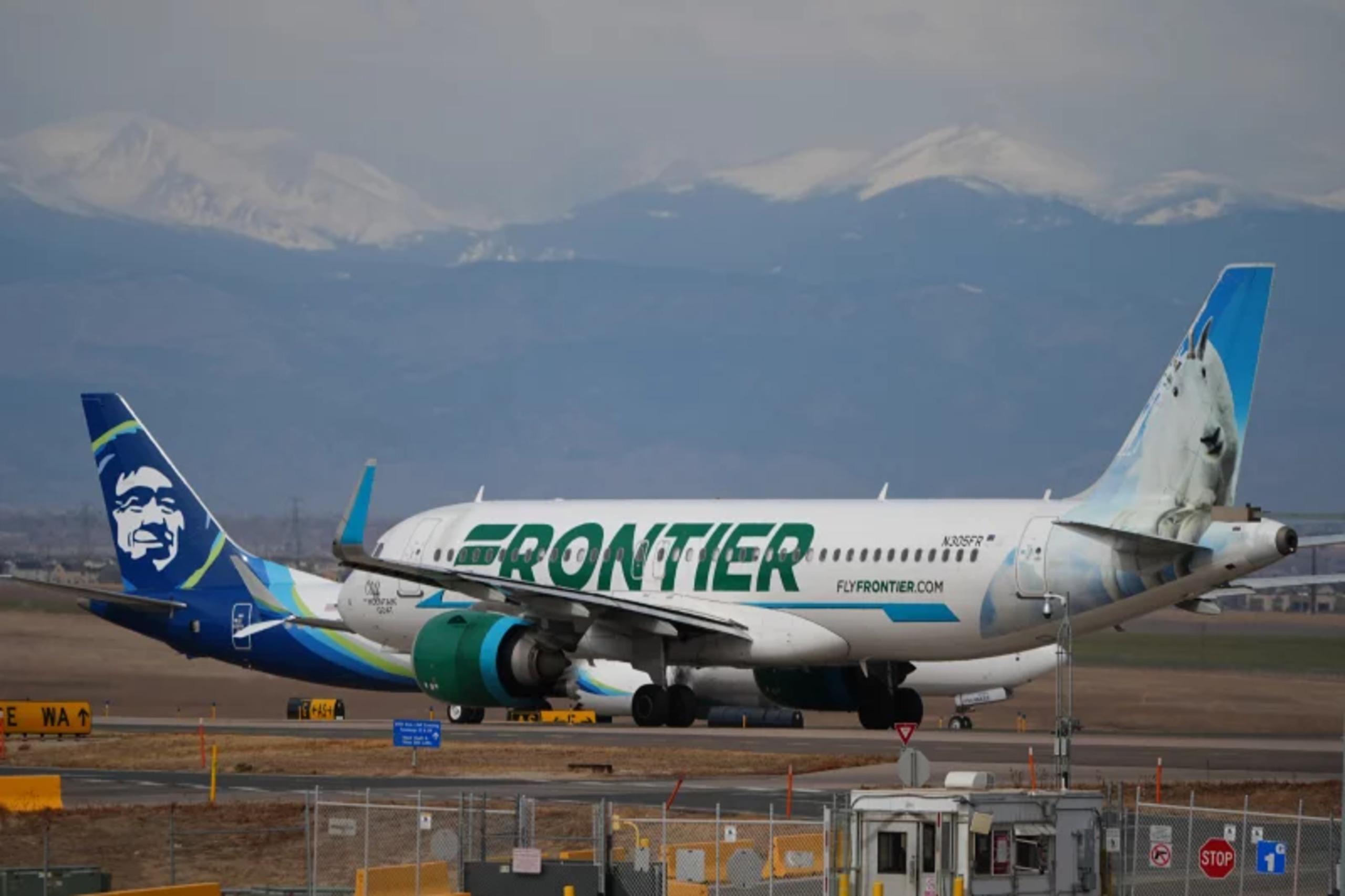 Avião atropela pedestre em aeroporto dos EUA e mata homem
