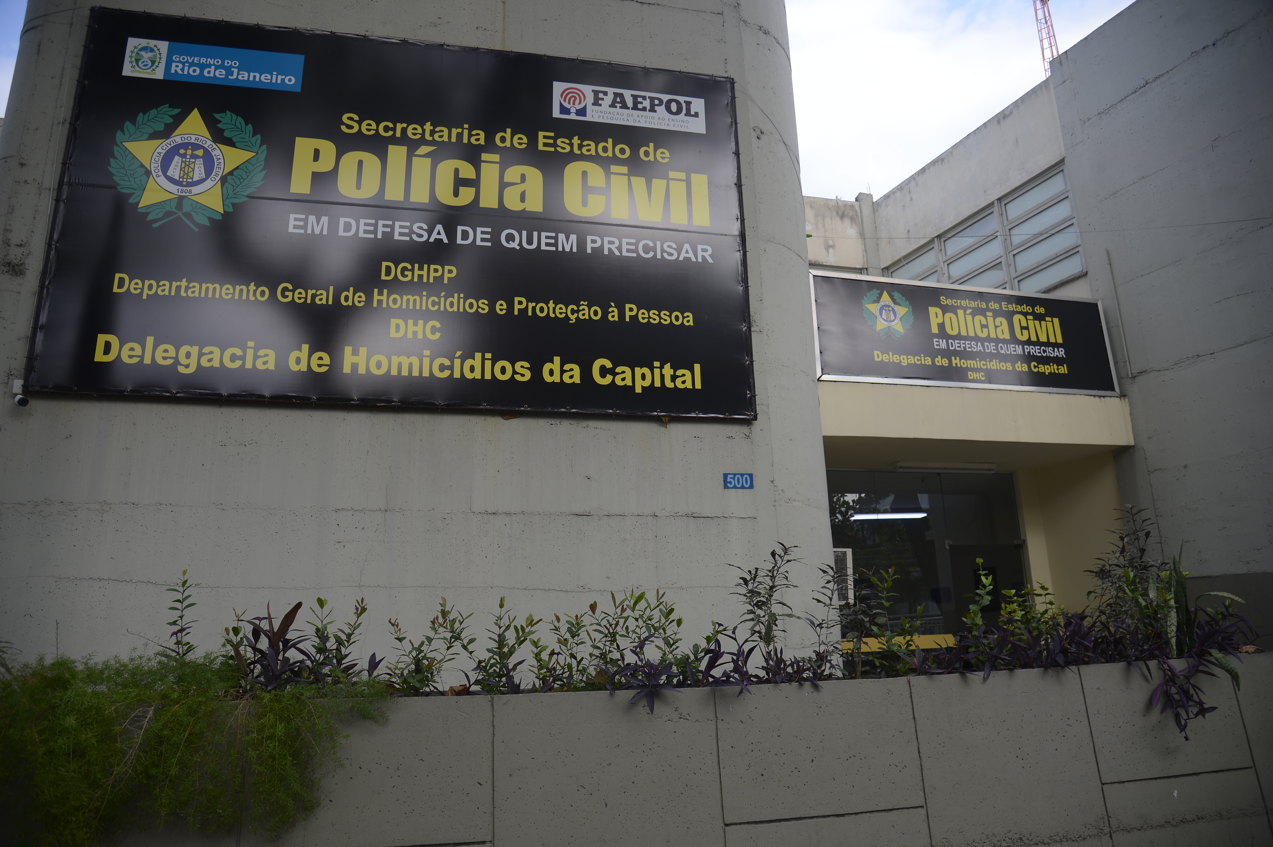 Mulher é presa suspeita de participação na morte da própria filha de 1 ano na Zona Oeste do Rio