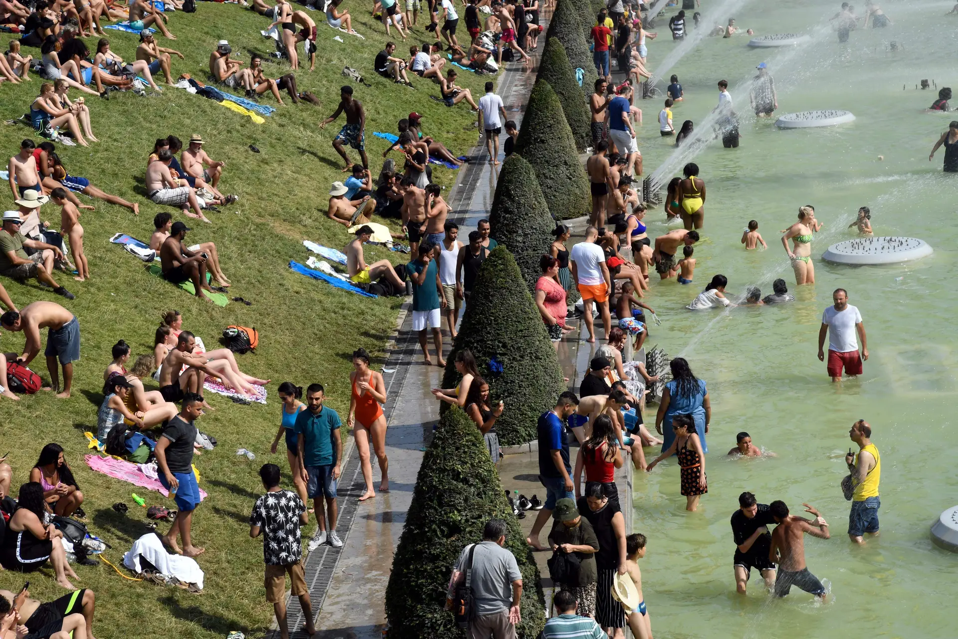 Europa enfrenta calor extremo com recordes no Reino Unido e alerta na França e Espanha
