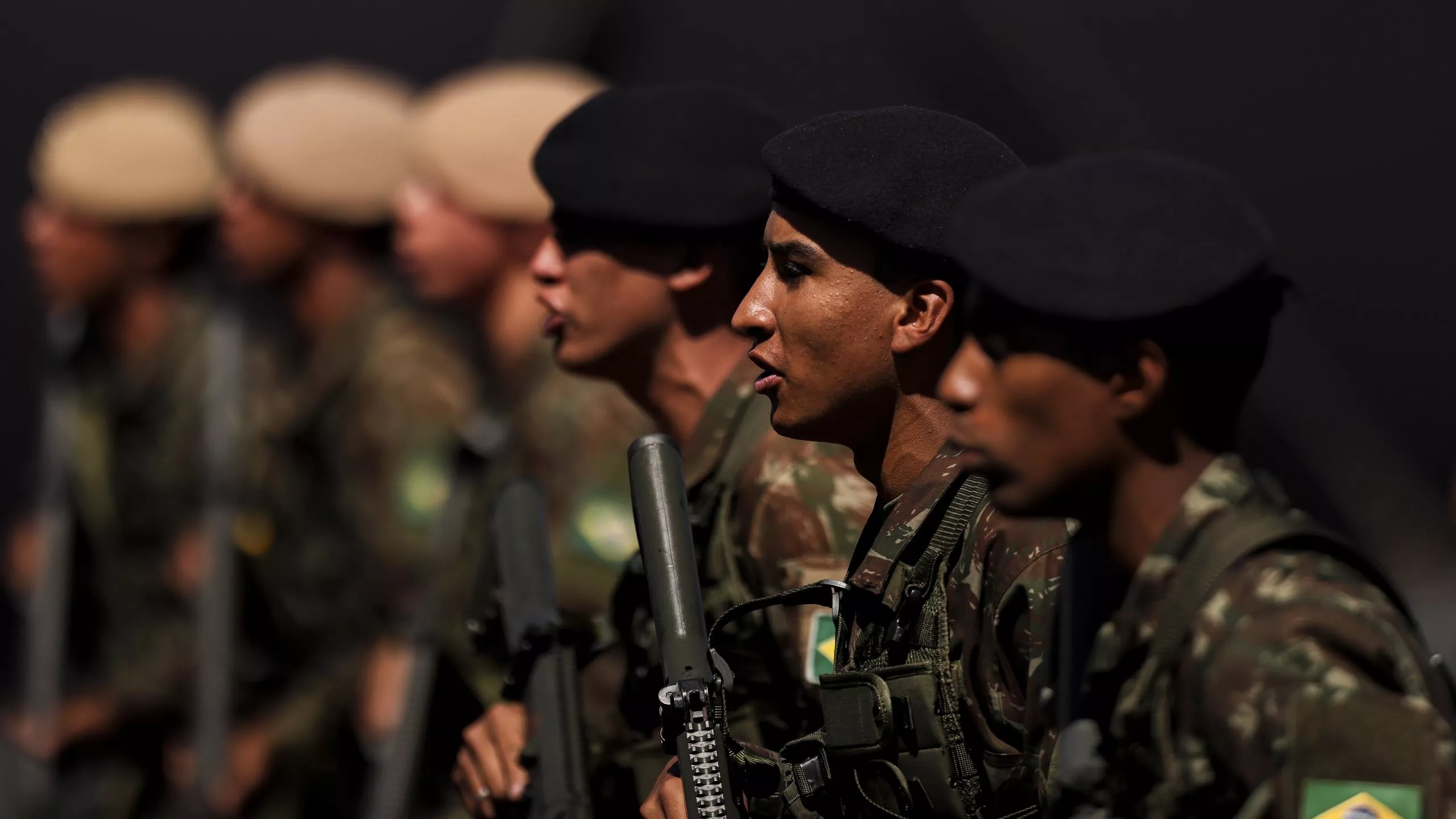Exército brasileiro se prepara para eventual guerra e quer 20% das tropas em prontidão