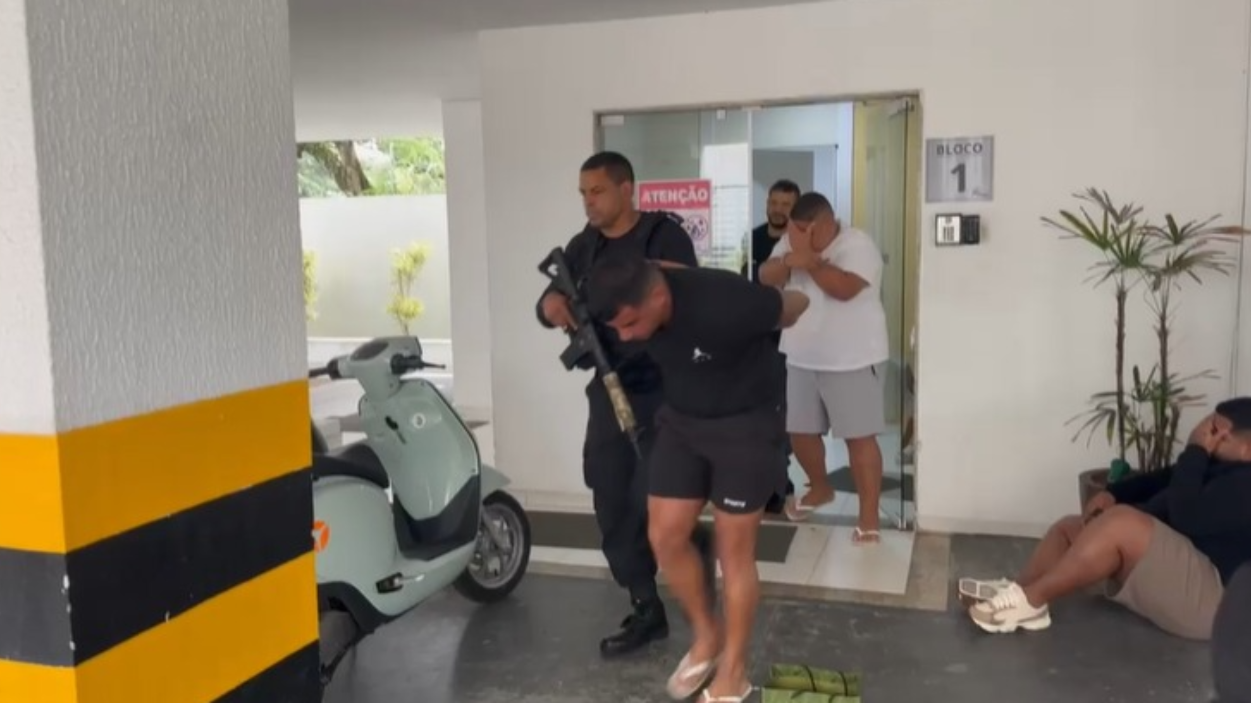 Polícia Civil prende três suspeitos de furtar mais de R$ 100 mil de idosos no Rio