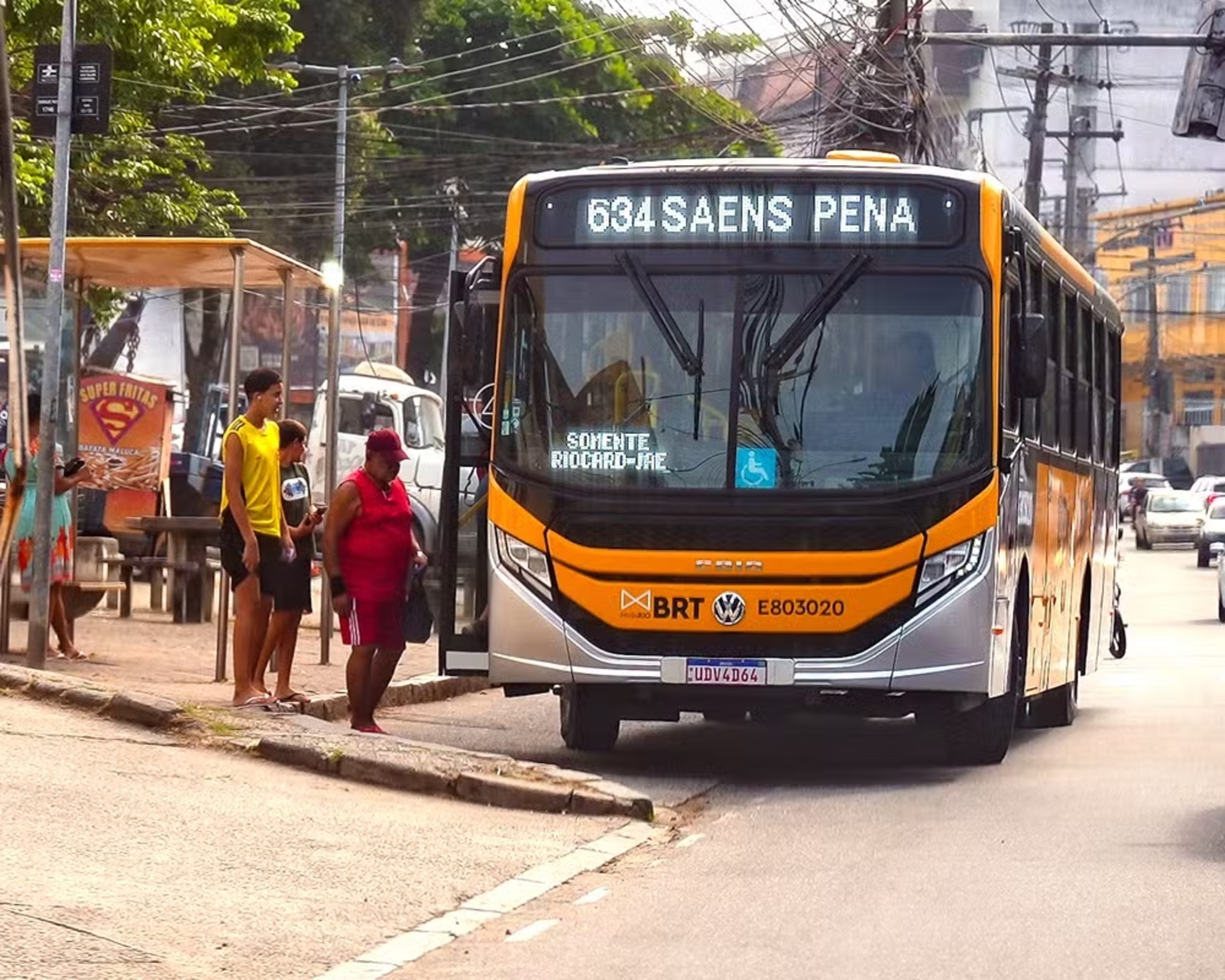 Começa a operar a primeira linha de ônibus do Rio que não aceita dinheiro