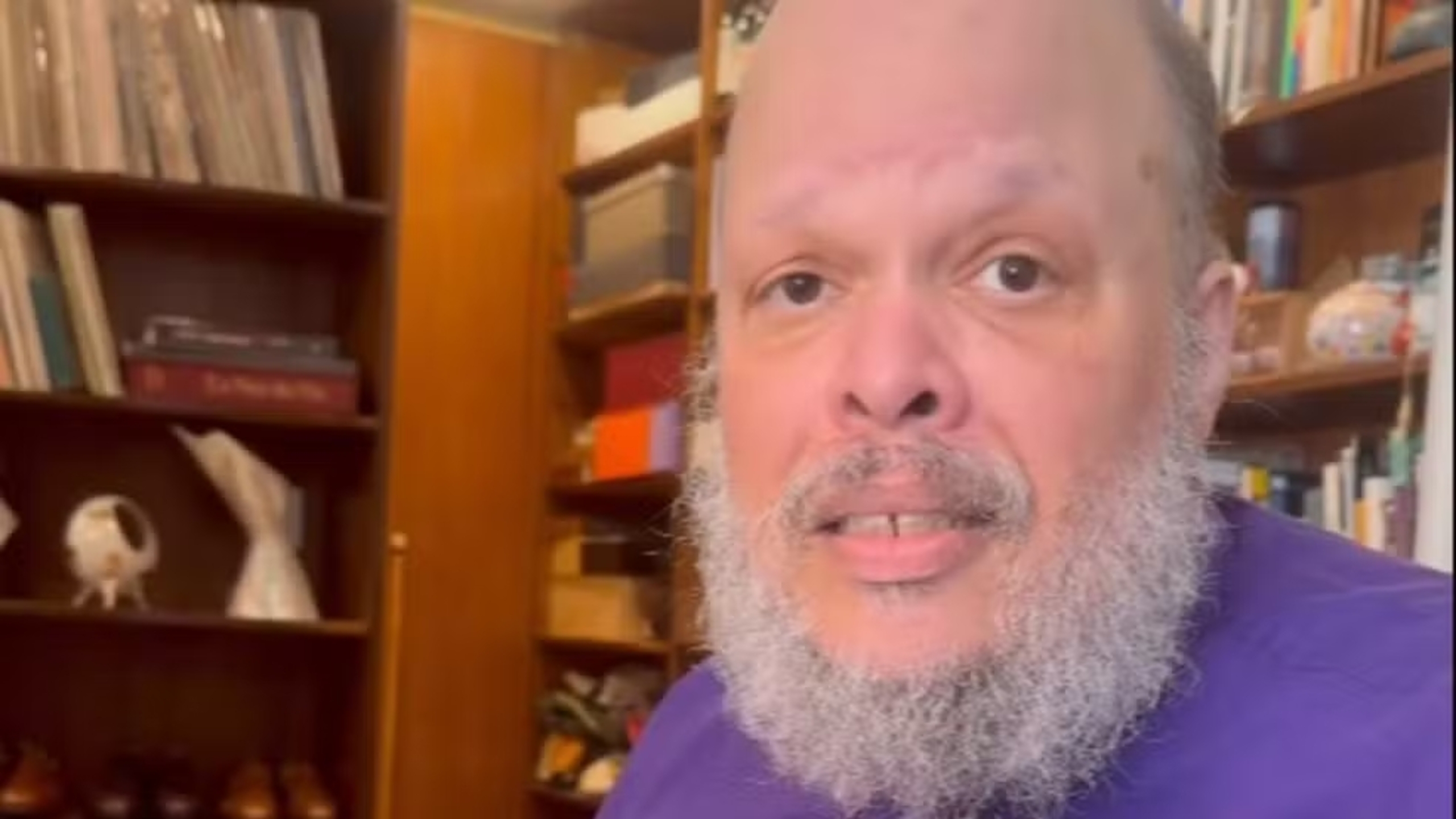Vídeo: Ed Motta canta e pede desculpas a nordestinos após polêmica em restaurante no Rio