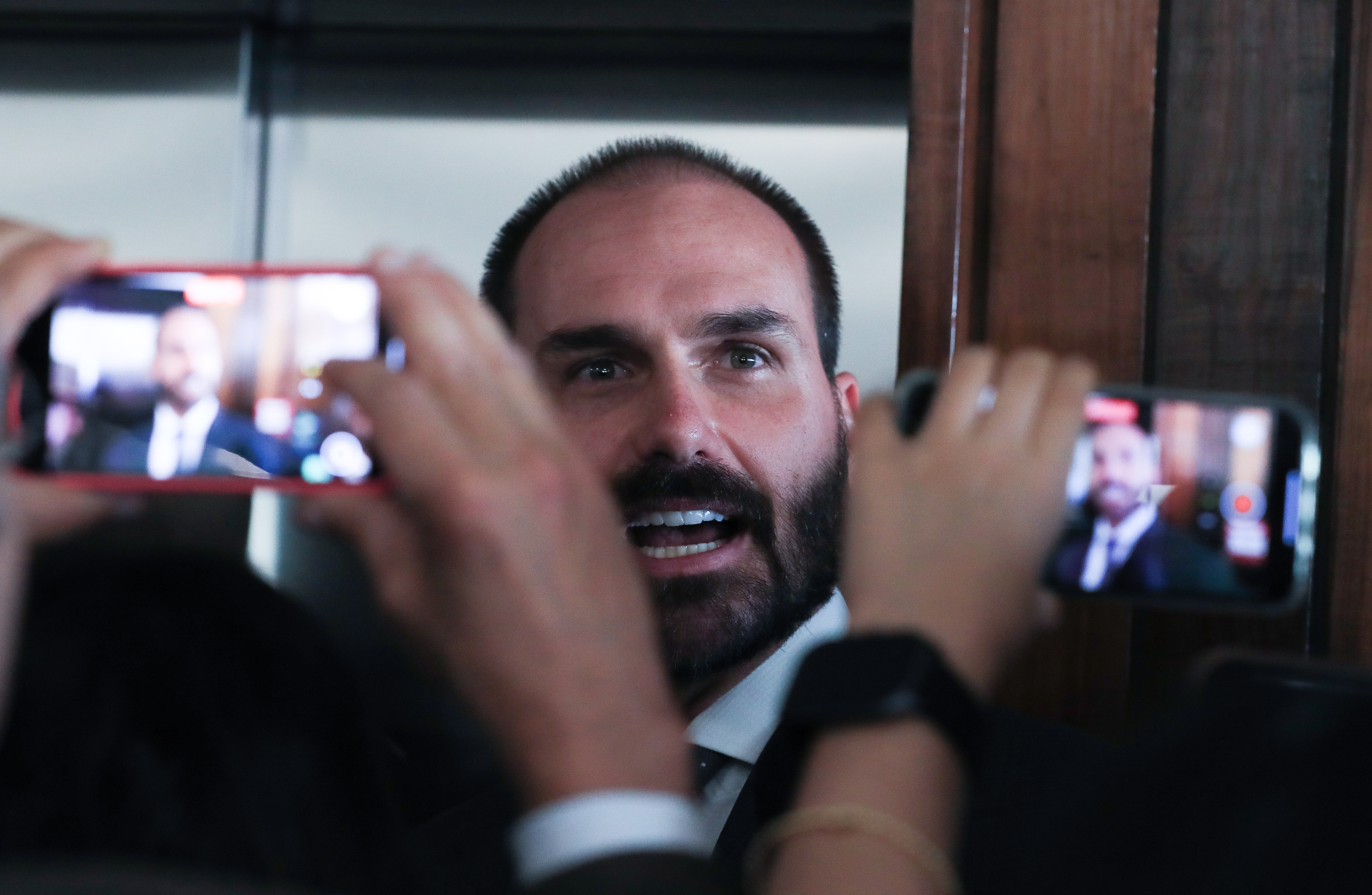 Vídeo: Eduardo Bolsonaro nega ser produtor executivo de filme sobre Jair Bolsonaro e condena ‘vazamento seletivo’