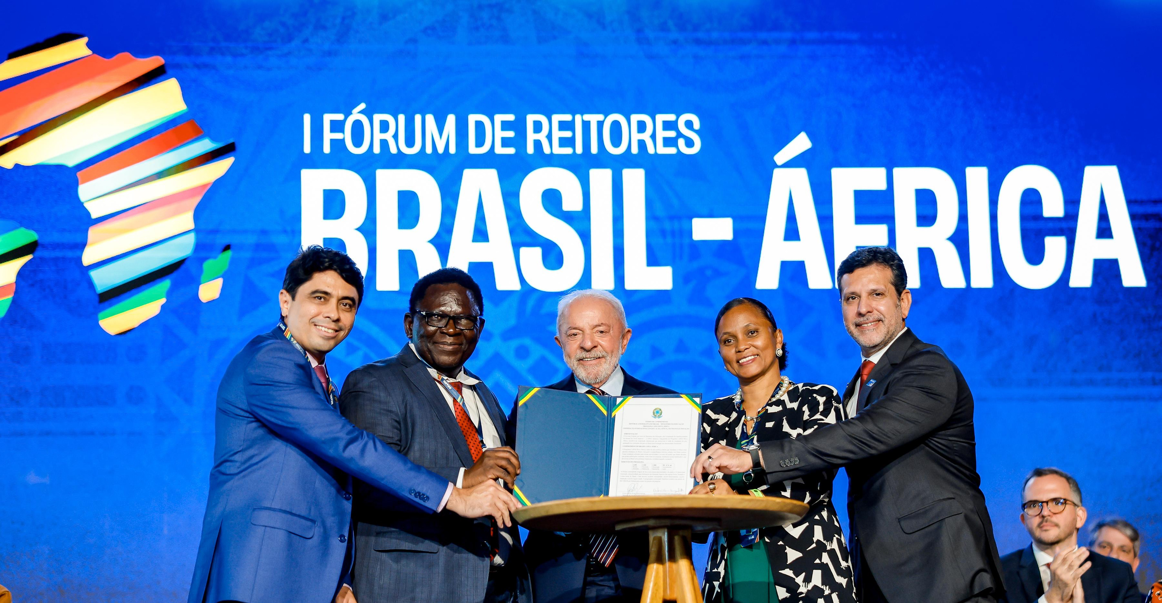 Lula diz que extrema direita quer ‘calar professores e estudantes’ e ‘coibir a diversidade’