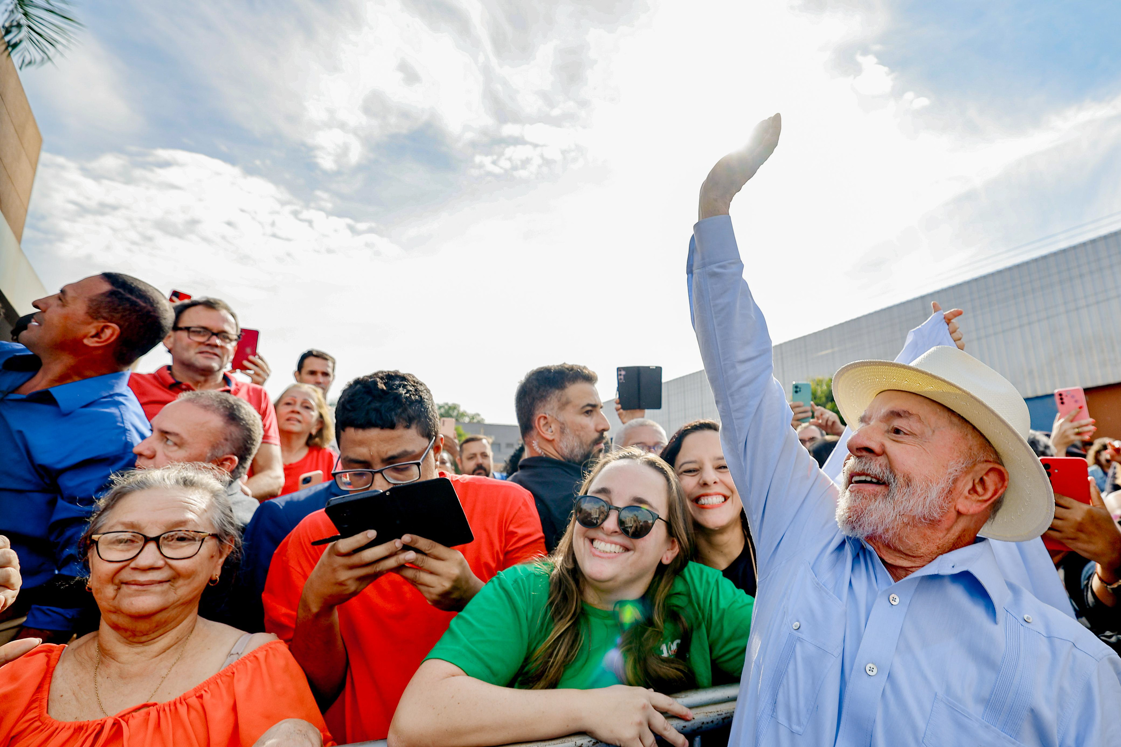 Lula anuncia R$ 2,2 bilhões para ampliar tratamentos contra o câncer no SUS