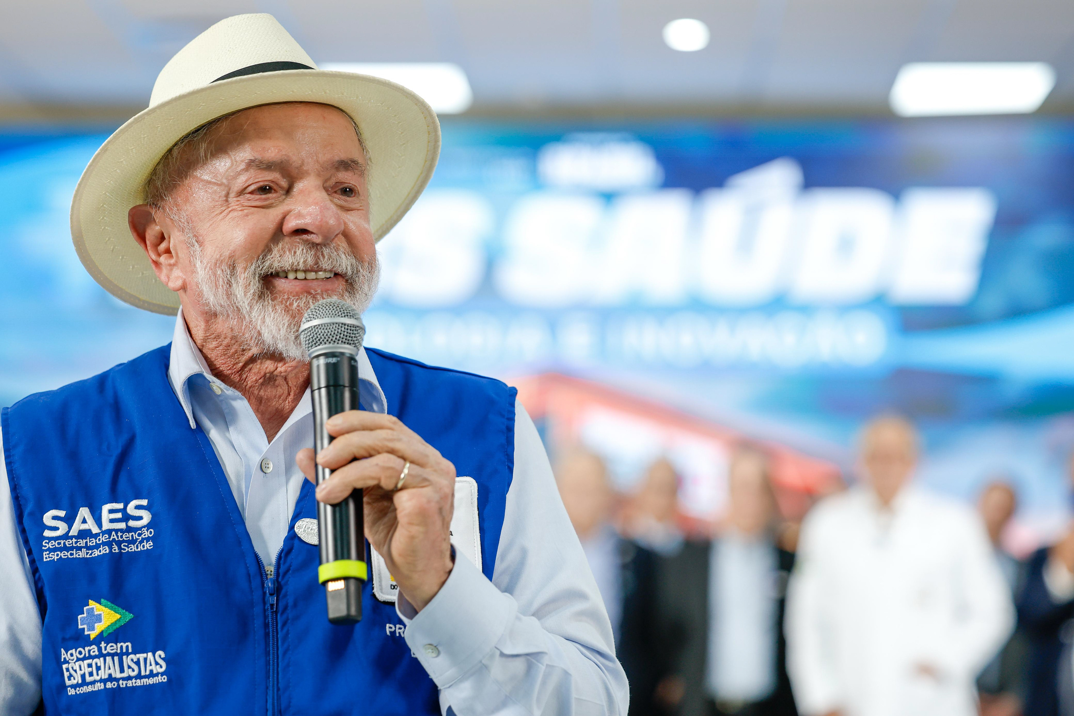 ‘Nesse hospital não tem dinheiro do Vorcaro’: Lula provoca Flávio Bolsonaro durante visita em SP