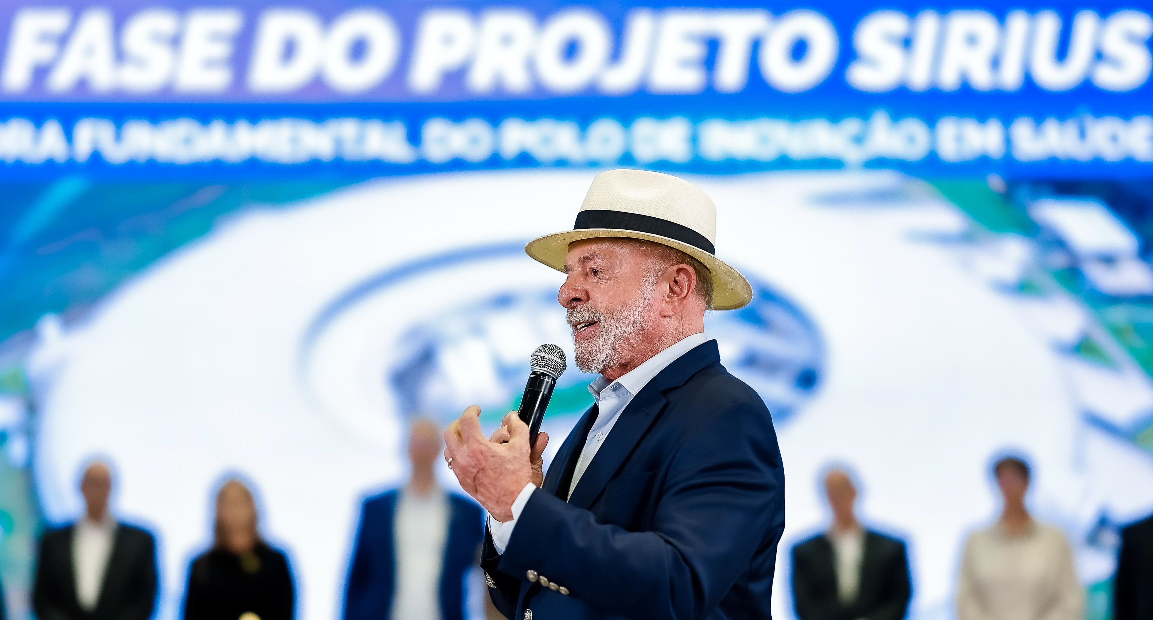 Lula defende parceria com Estados Unidos e China para explorar terras raras no Brasil
