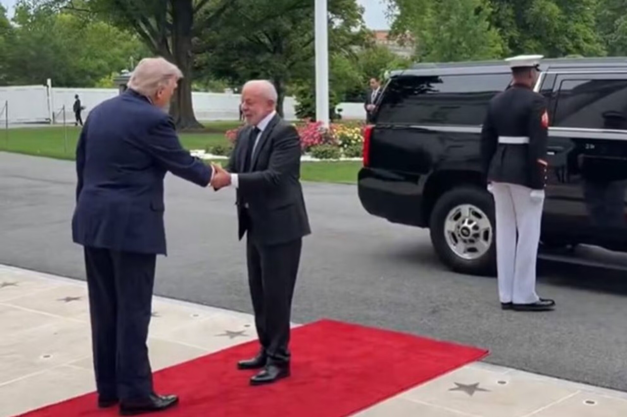 Vídeo: Lula chega à Casa Branca para reunião com Donald Trump